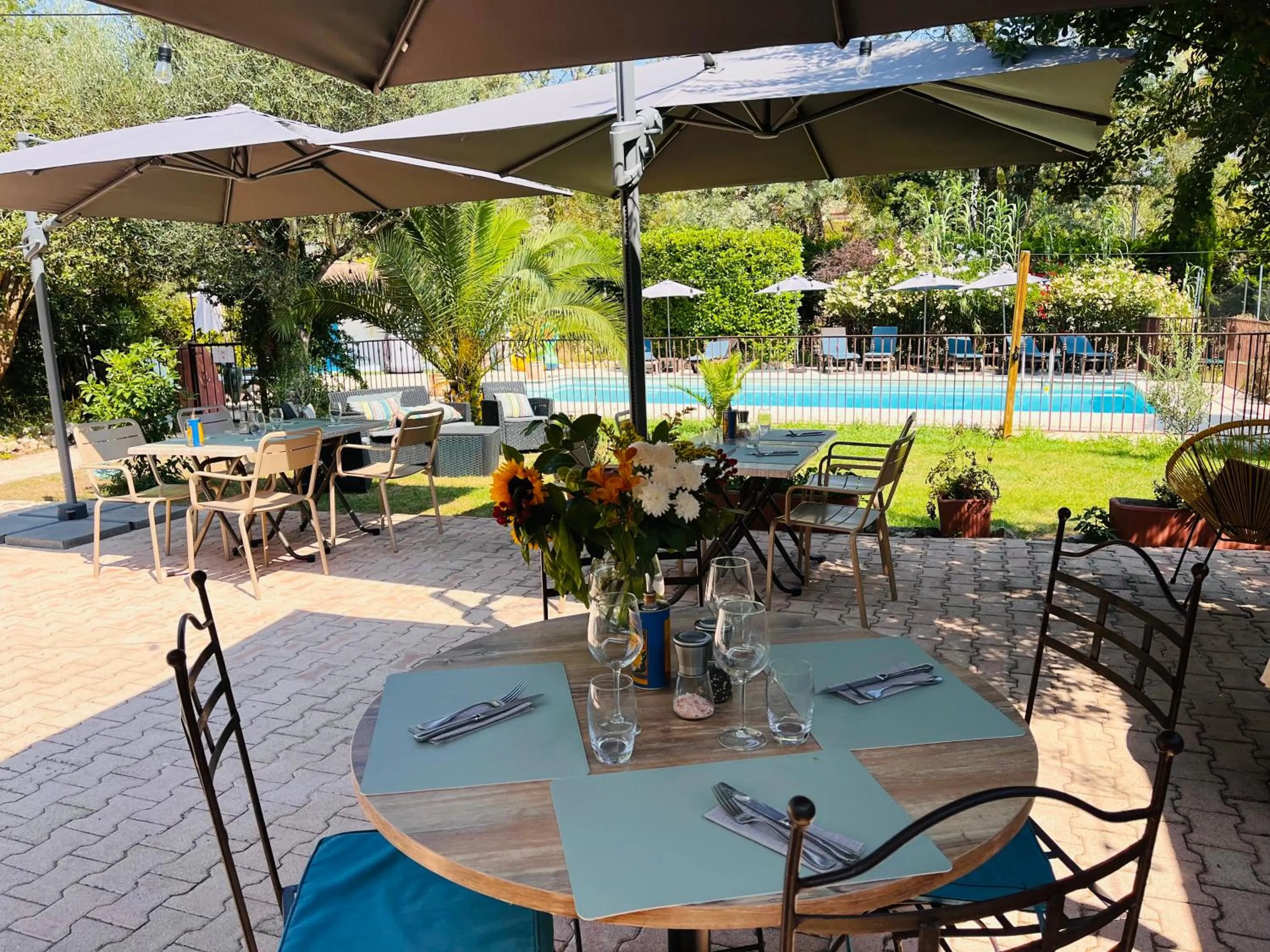 Patio in Logis Hôtels La Bastide des Golfs