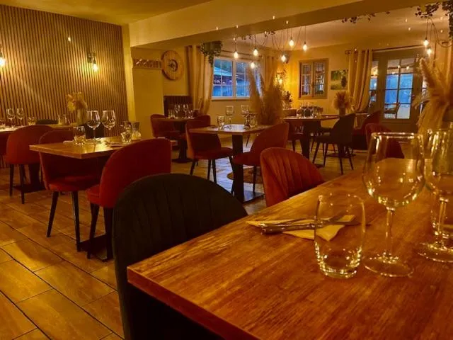 Restaurant/places to eat in Logis Hôtels La Bastide des Golfs