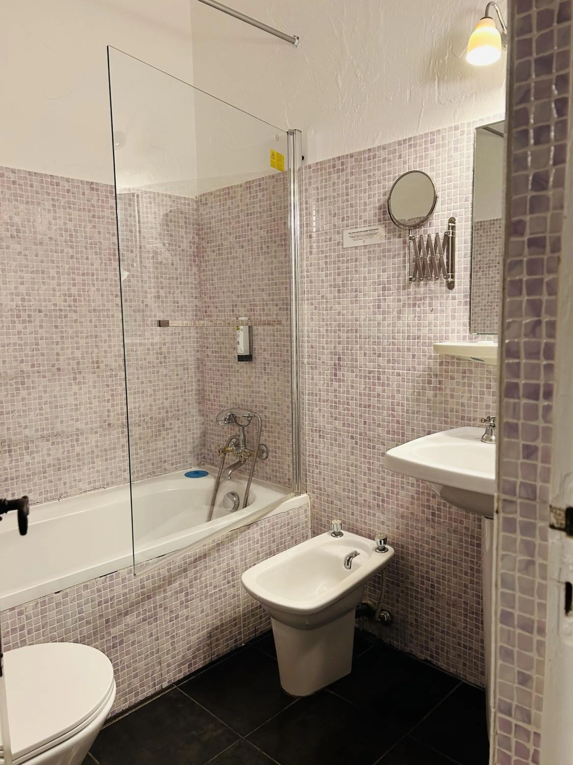 Toilet in Logis Hôtels La Bastide des Golfs