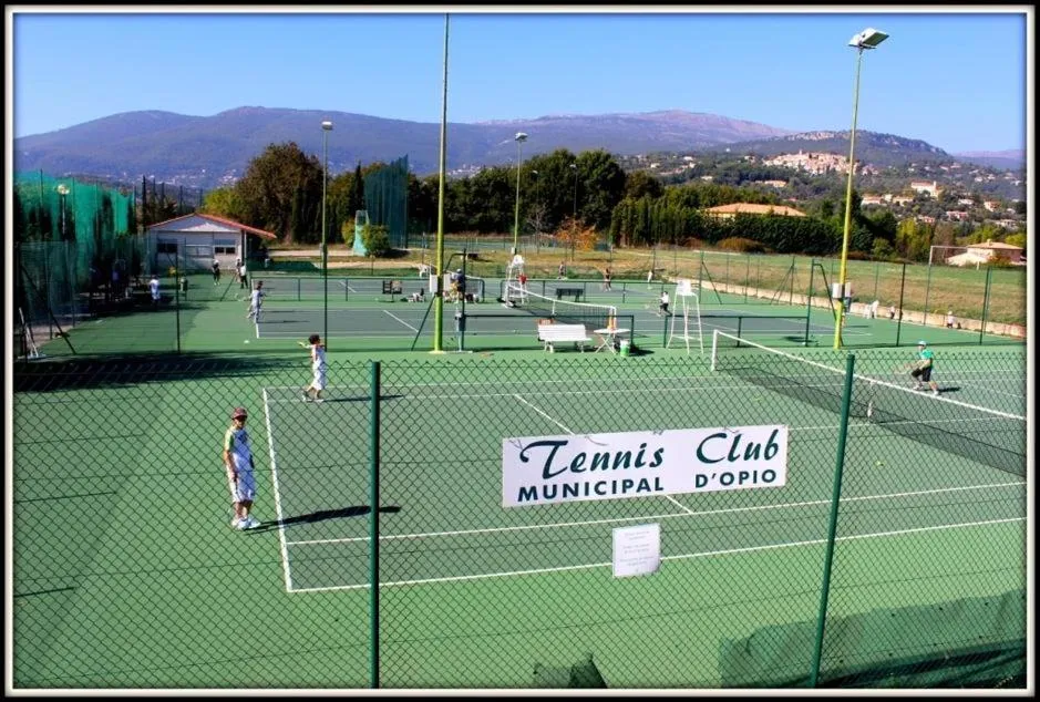 Tennis court in Logis Hôtels La Bastide des Golfs