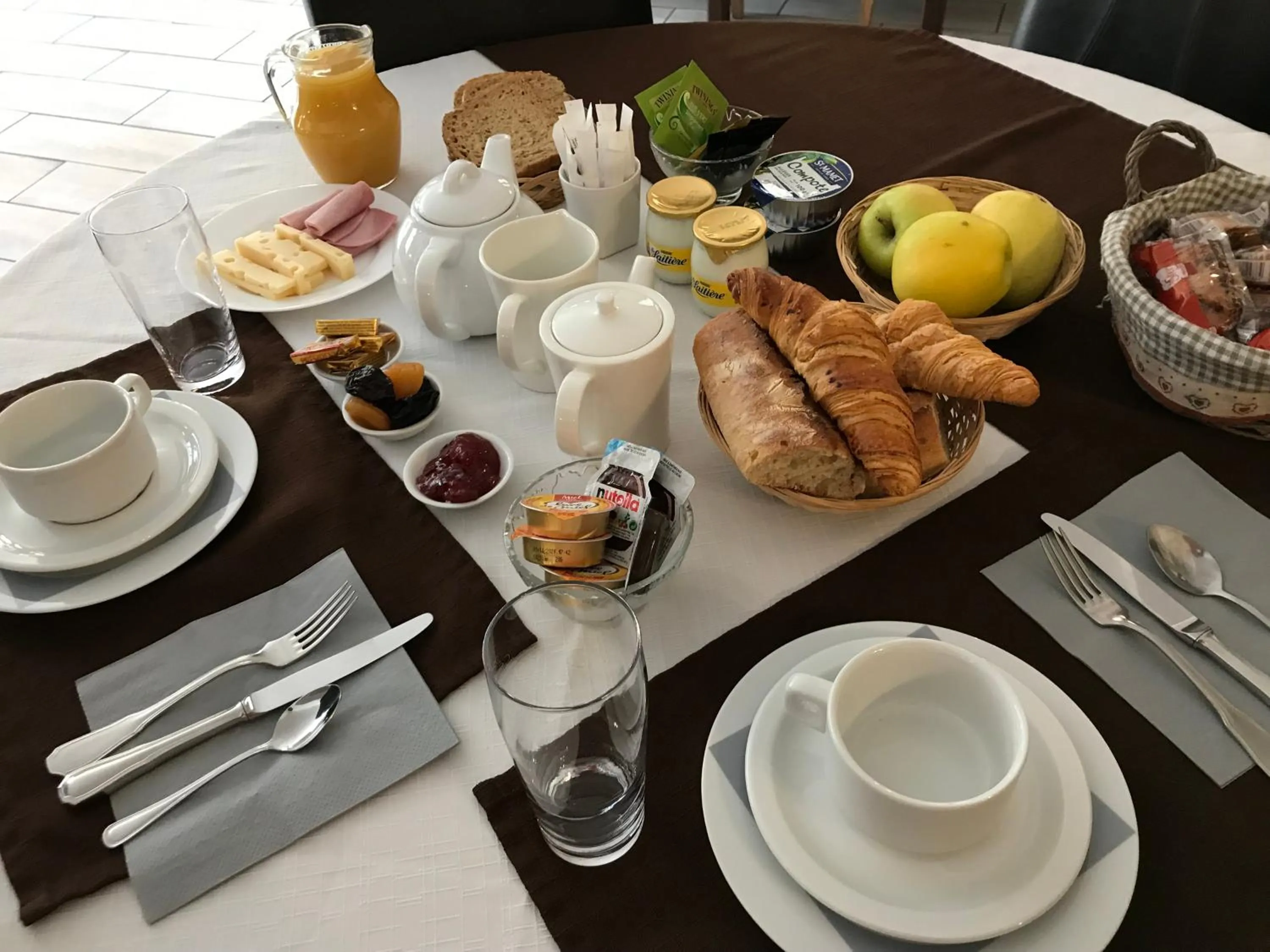 Restaurant/places to eat in Logis Hôtels La Bastide des Golfs