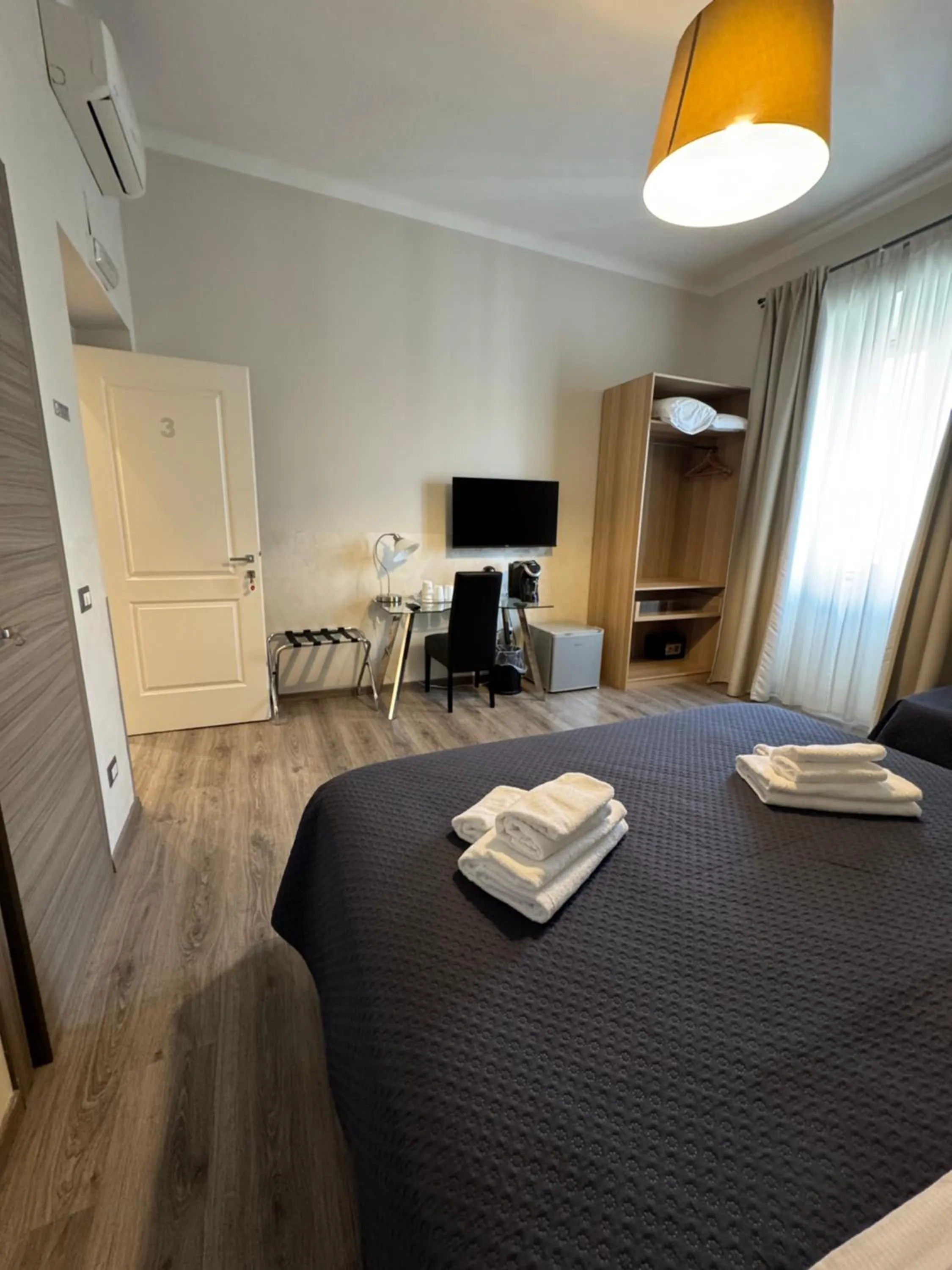 TV and multimedia, Bed in RHS Rienzo Suites