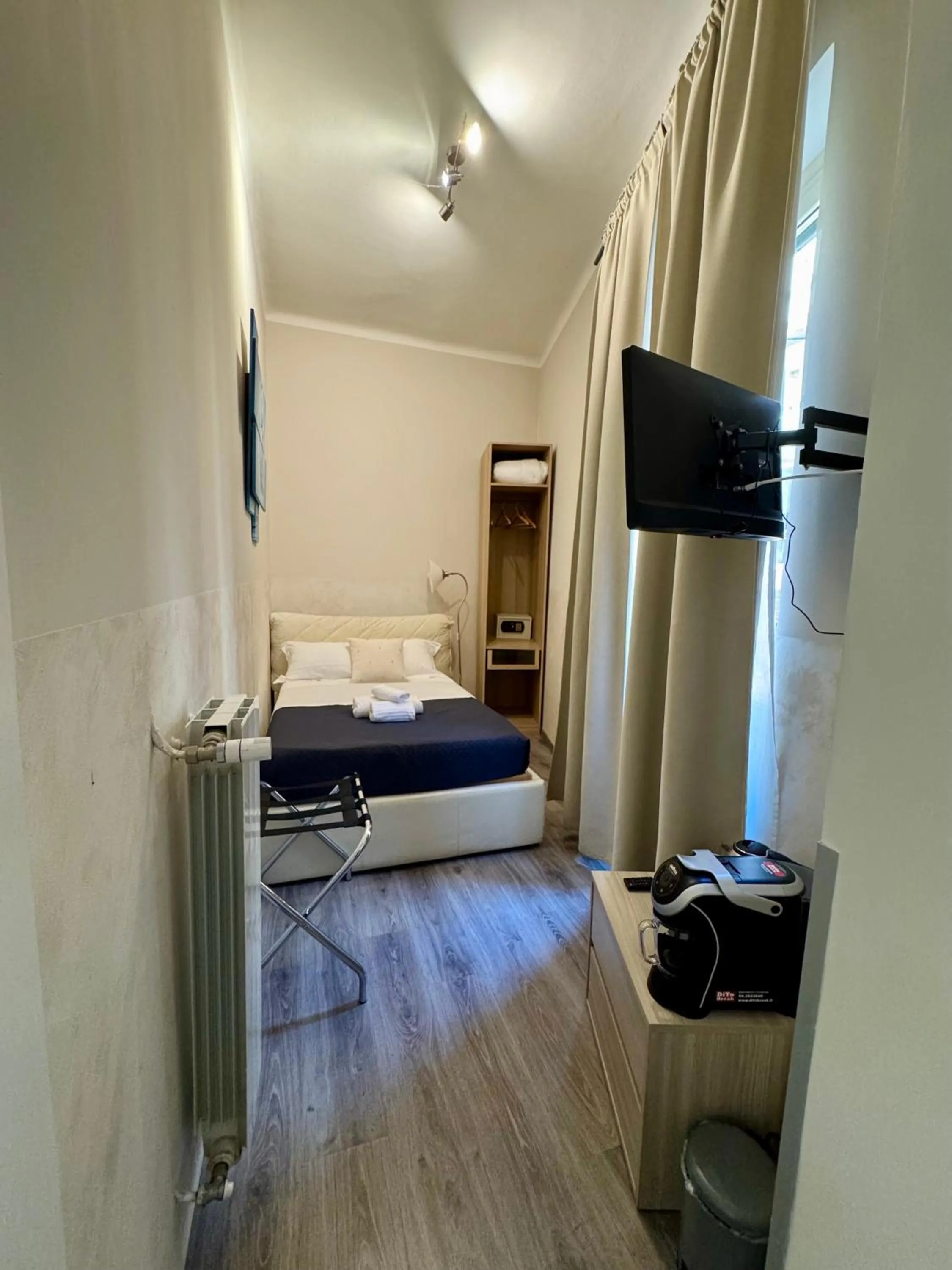 Photo of the whole room, Bed in RHS Rienzo Suites