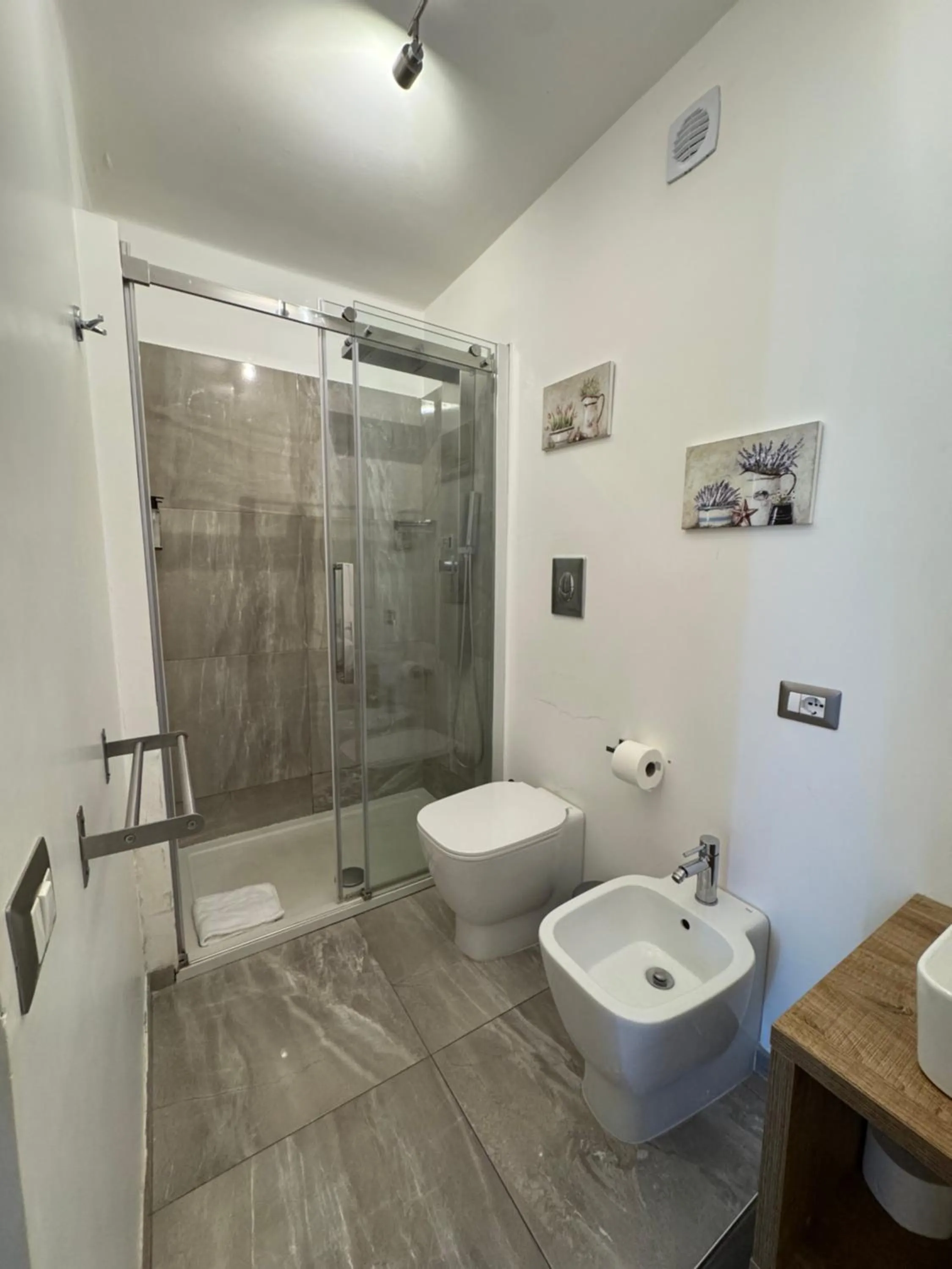 Shower in RHS Rienzo Suites