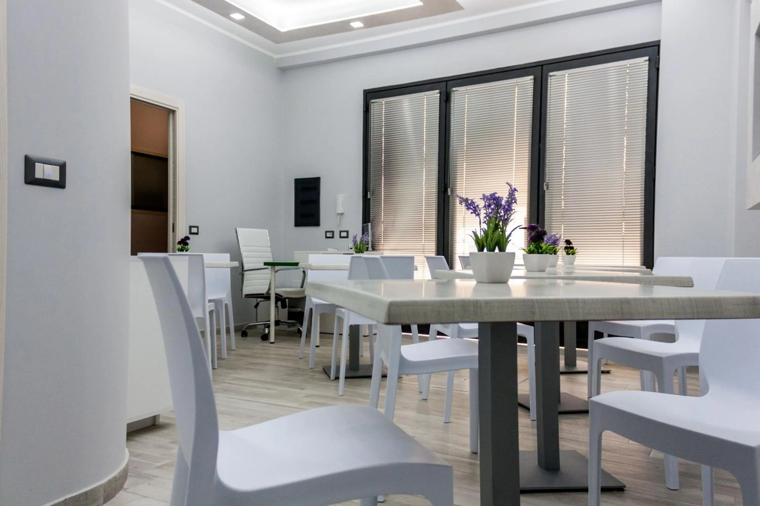 Communal lounge/ TV room in B&B La Piazzetta