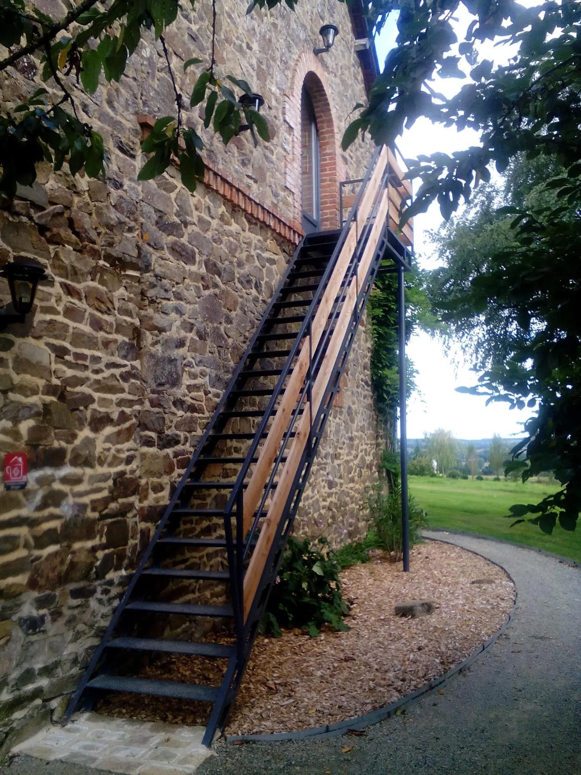 Facade/entrance in La Chambre Montbrault