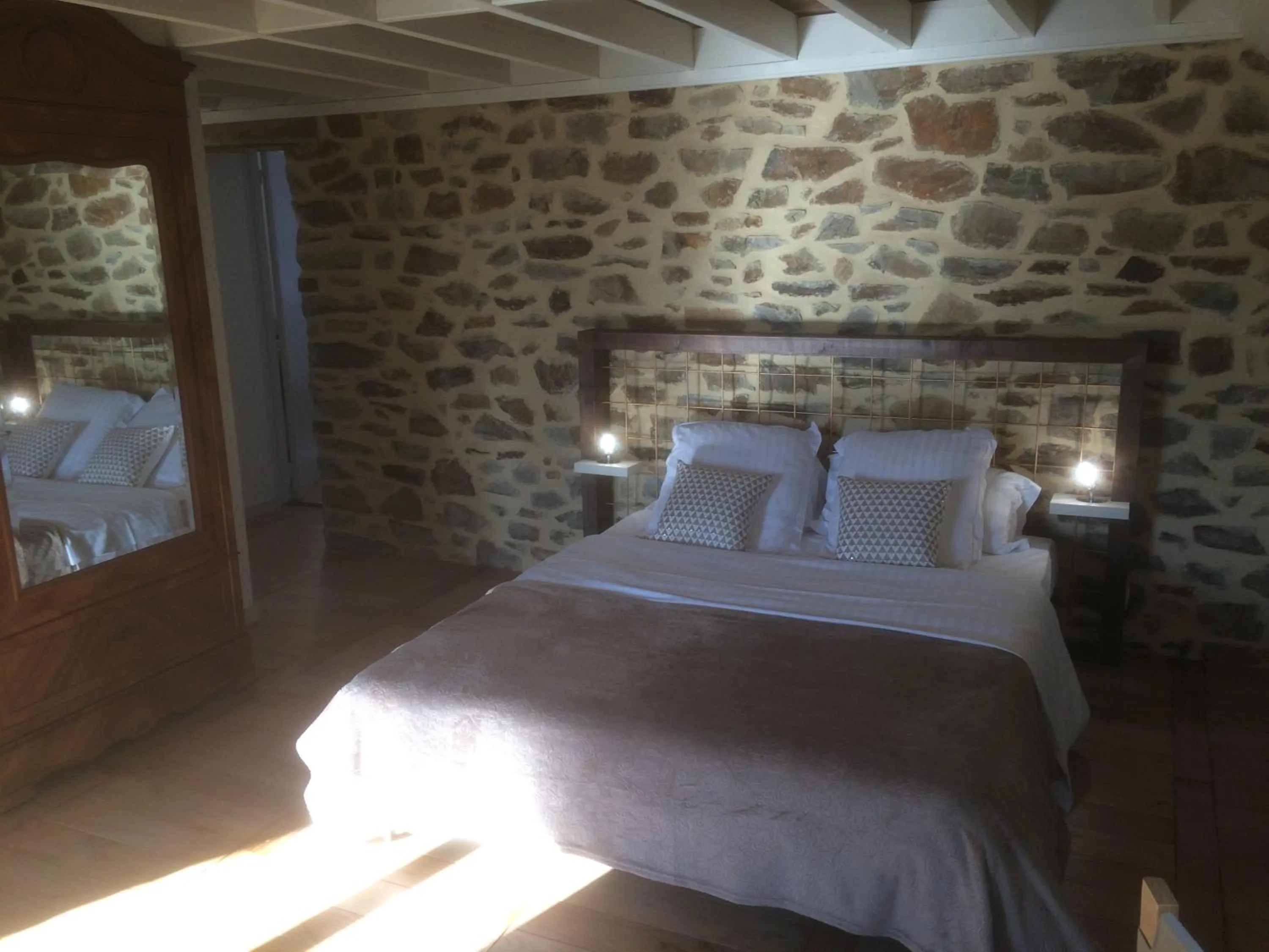 Bedroom, Bed in La Chambre Montbrault