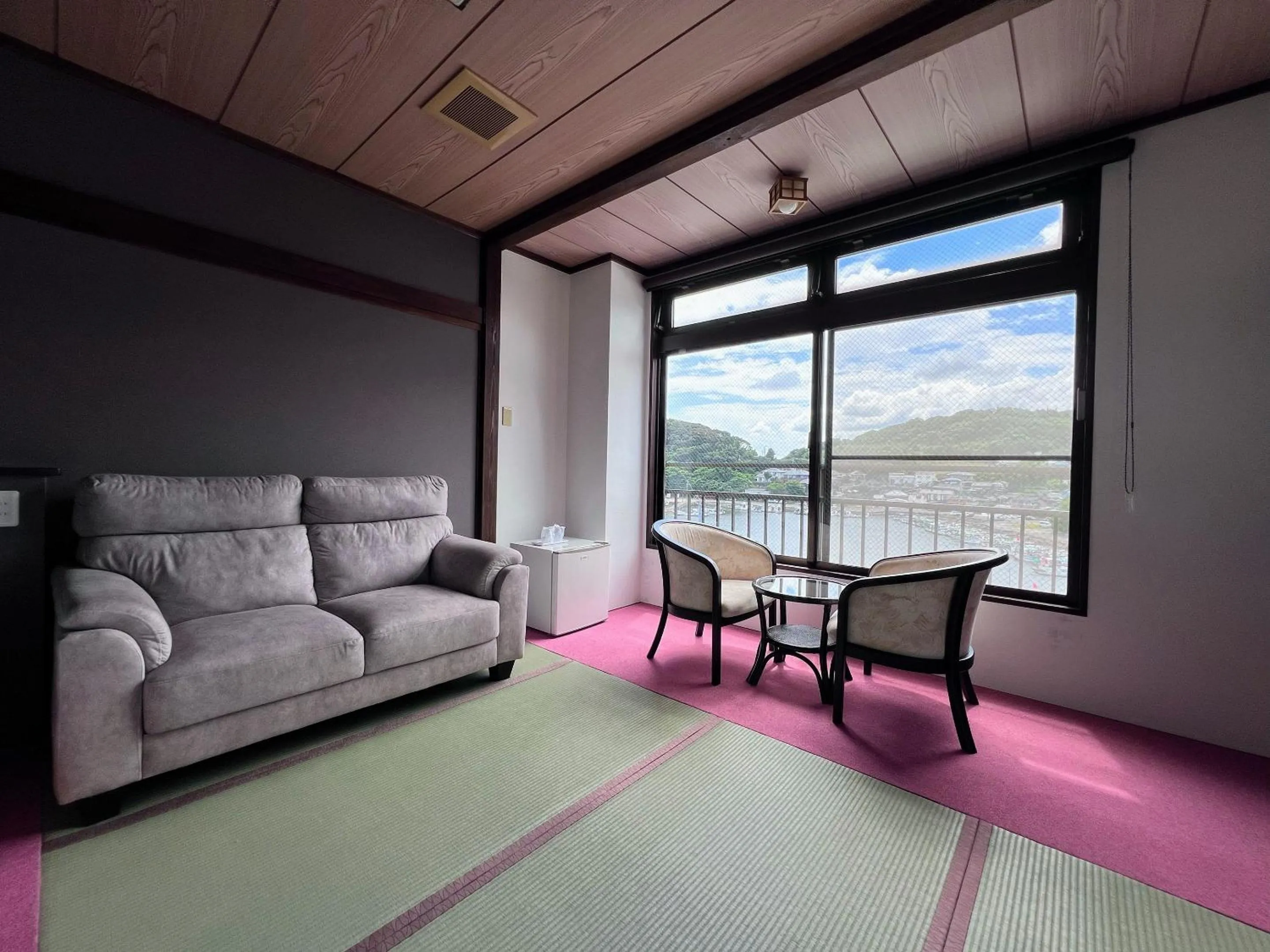 Photo of the whole room in Ichifukuso