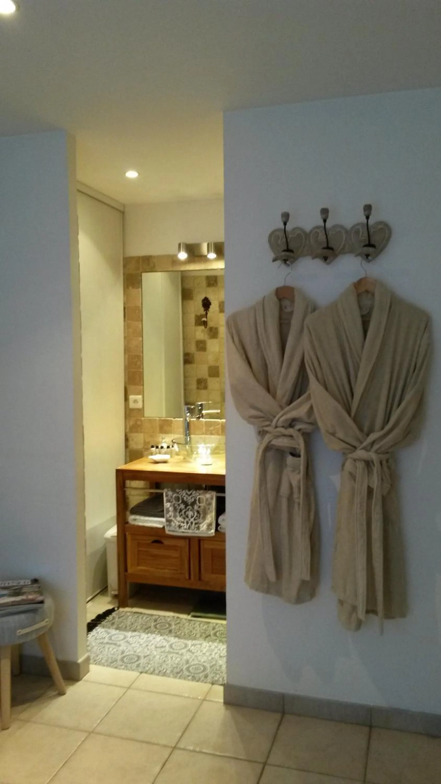 Shower in Jolie petite suite Côte d'Azur.