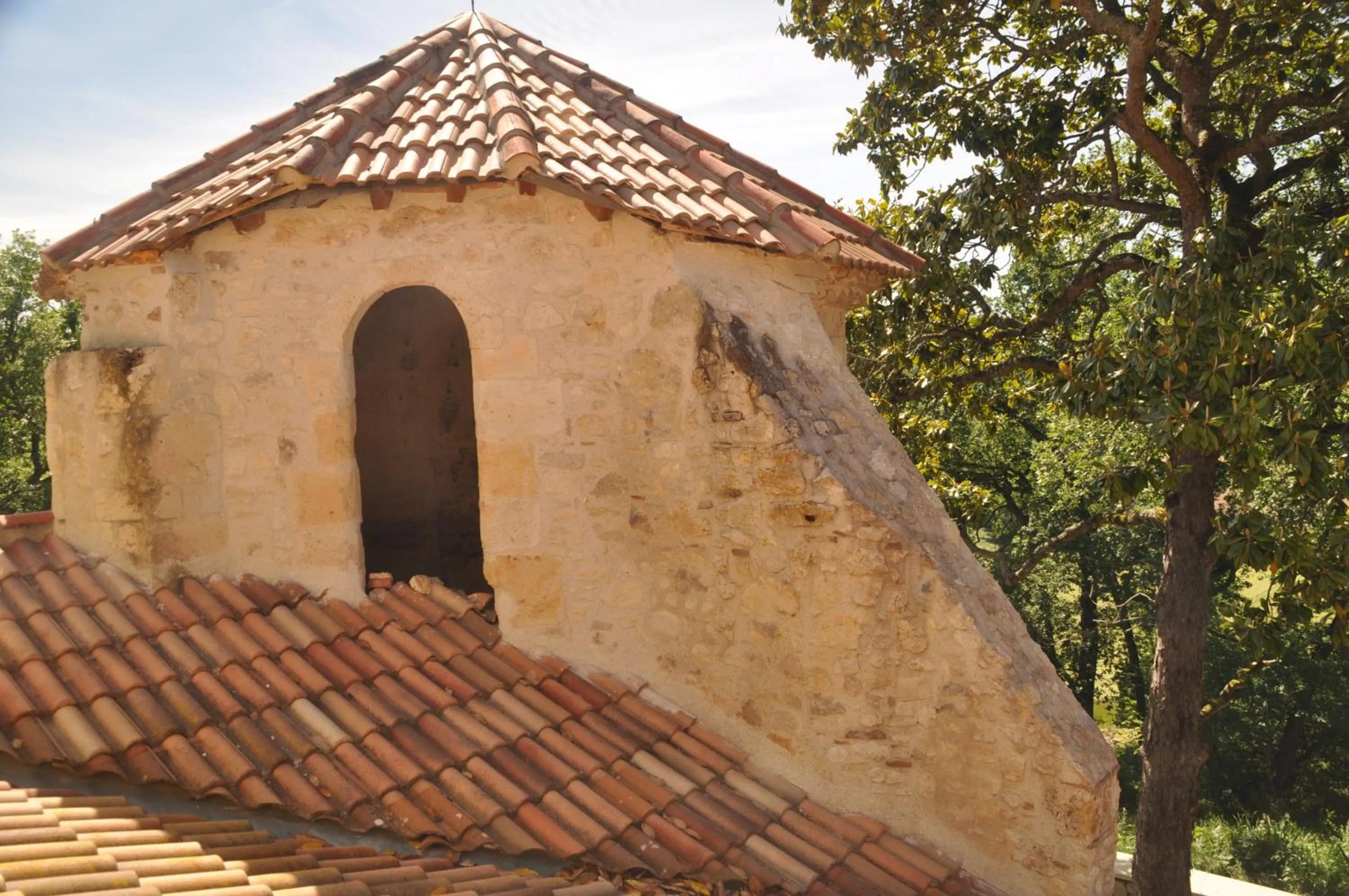 Property building in Loustalneou