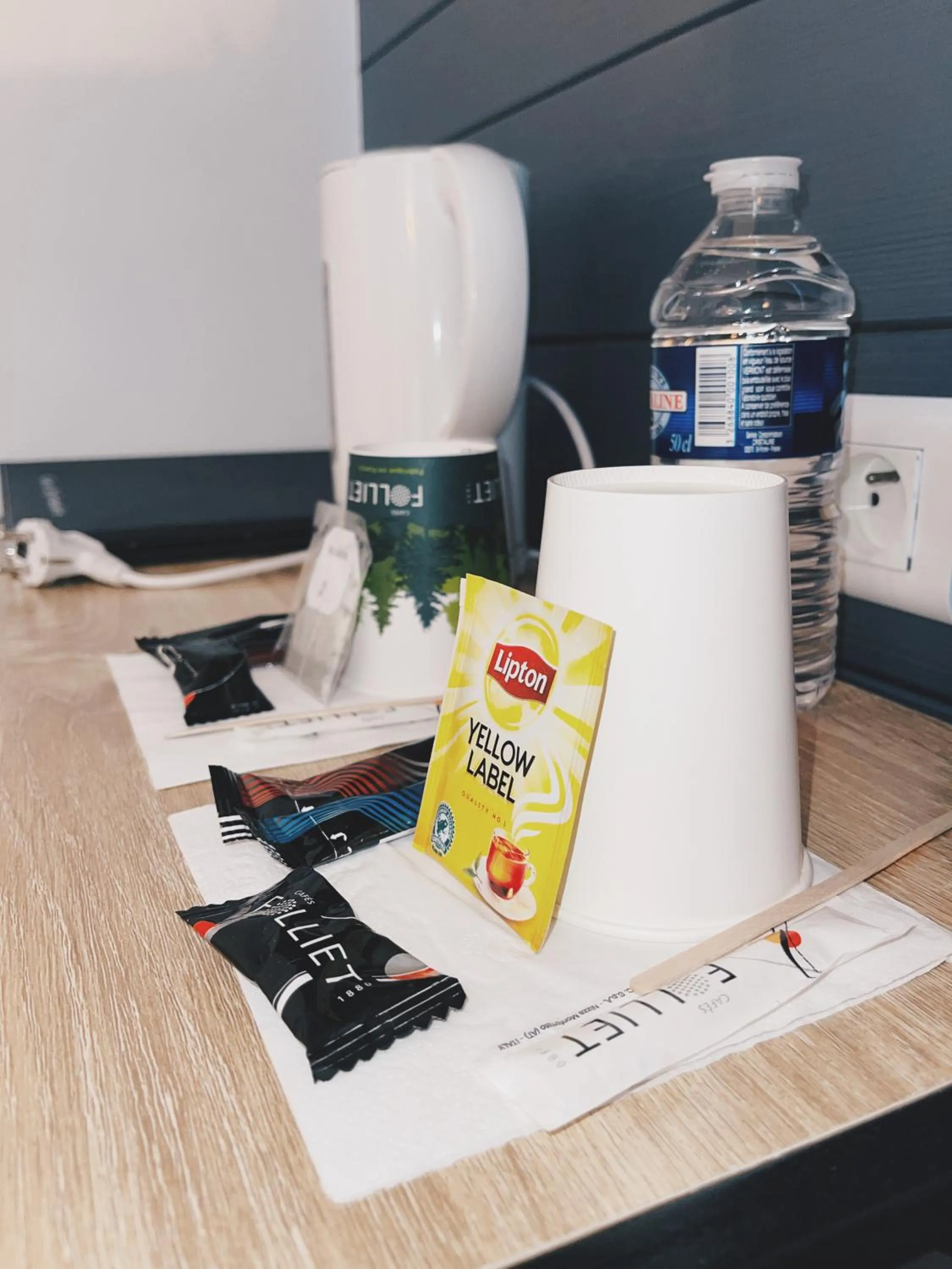 Coffee/tea facilities in Cit'Hôtel le Welcome
