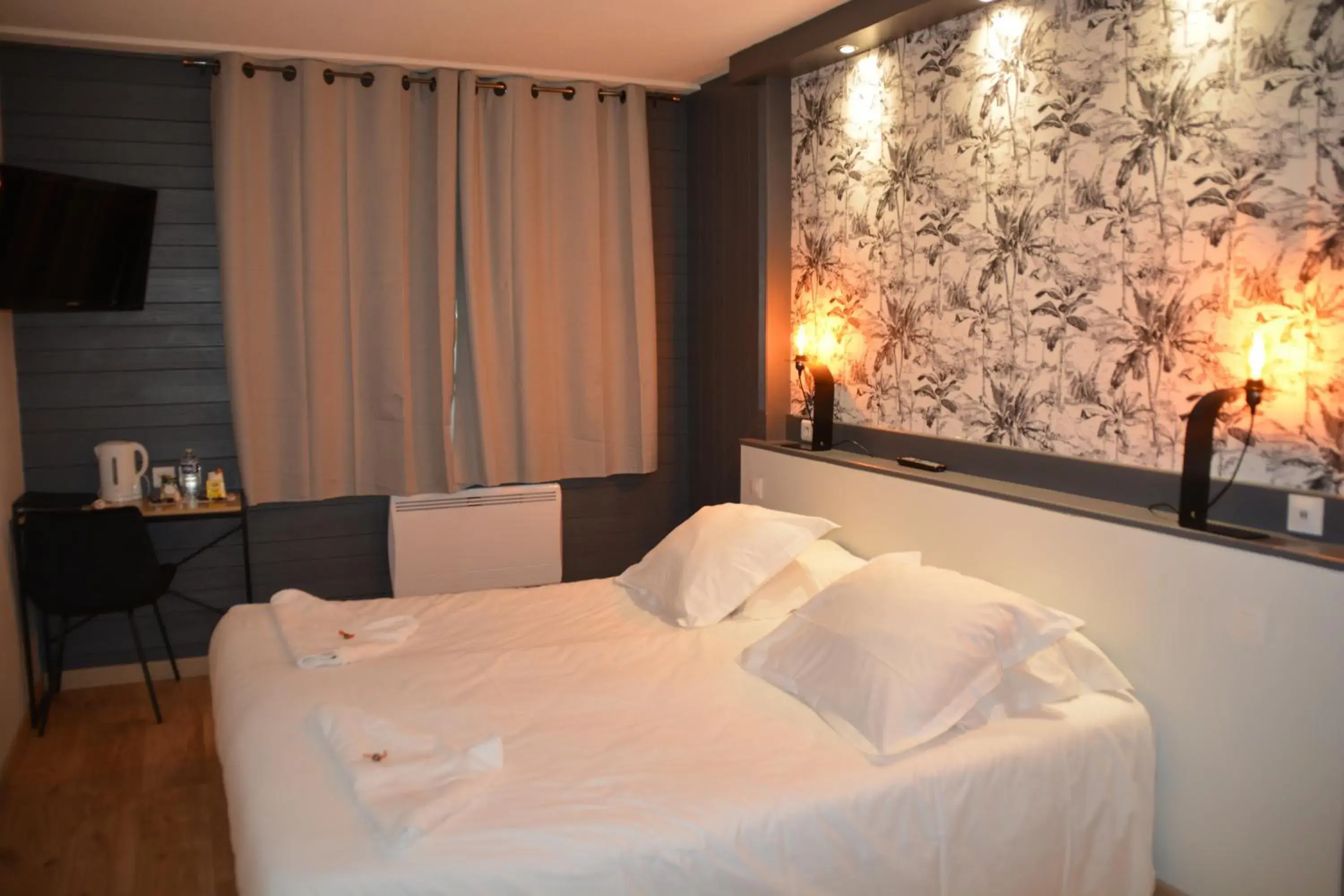 Deluxe Double Room in Cit'Hôtel le Welcome Deluxe Double Room in Cit'Hôtel le Welcome