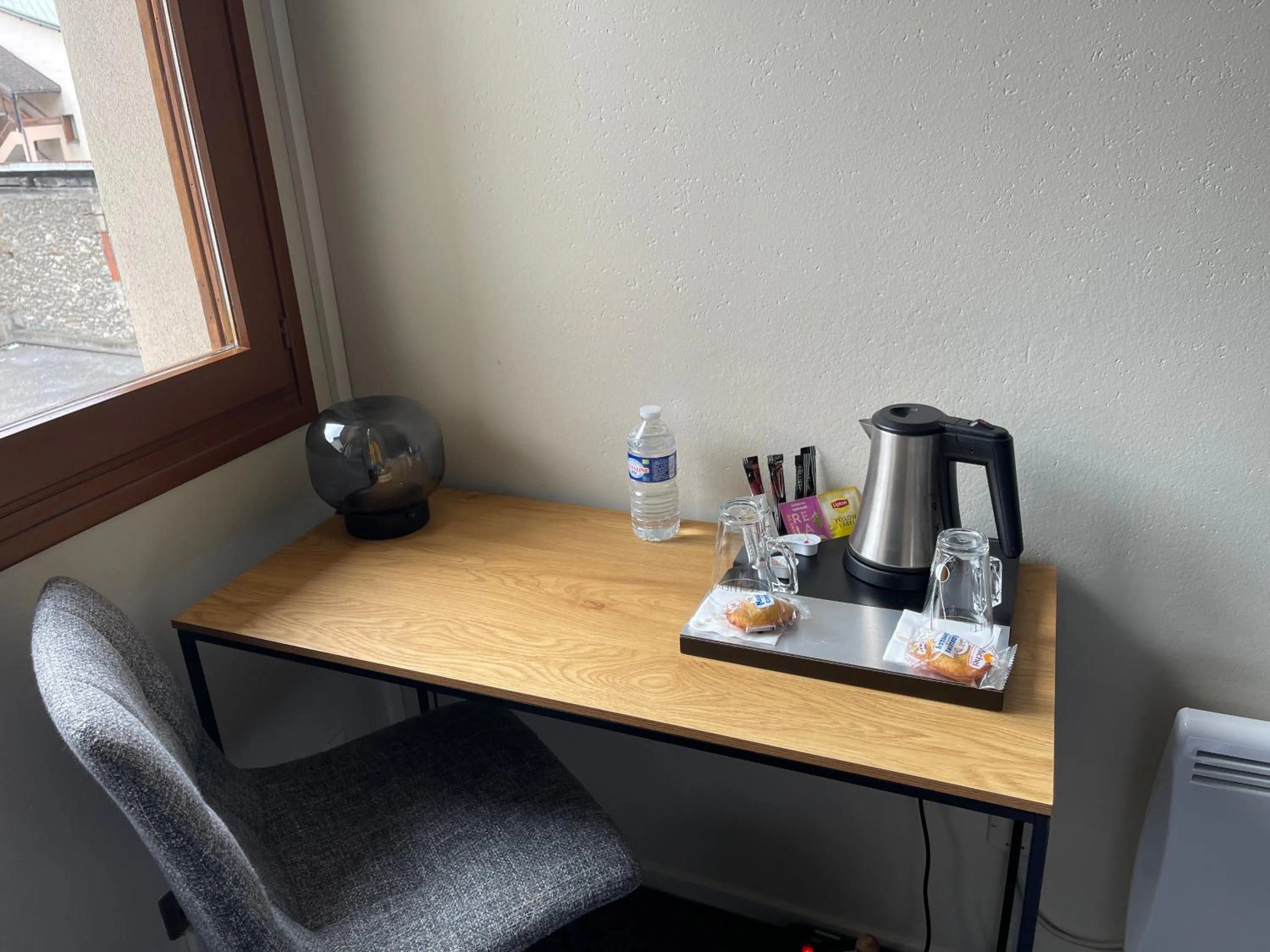 Bedroom in Cit'Hôtel le Welcome