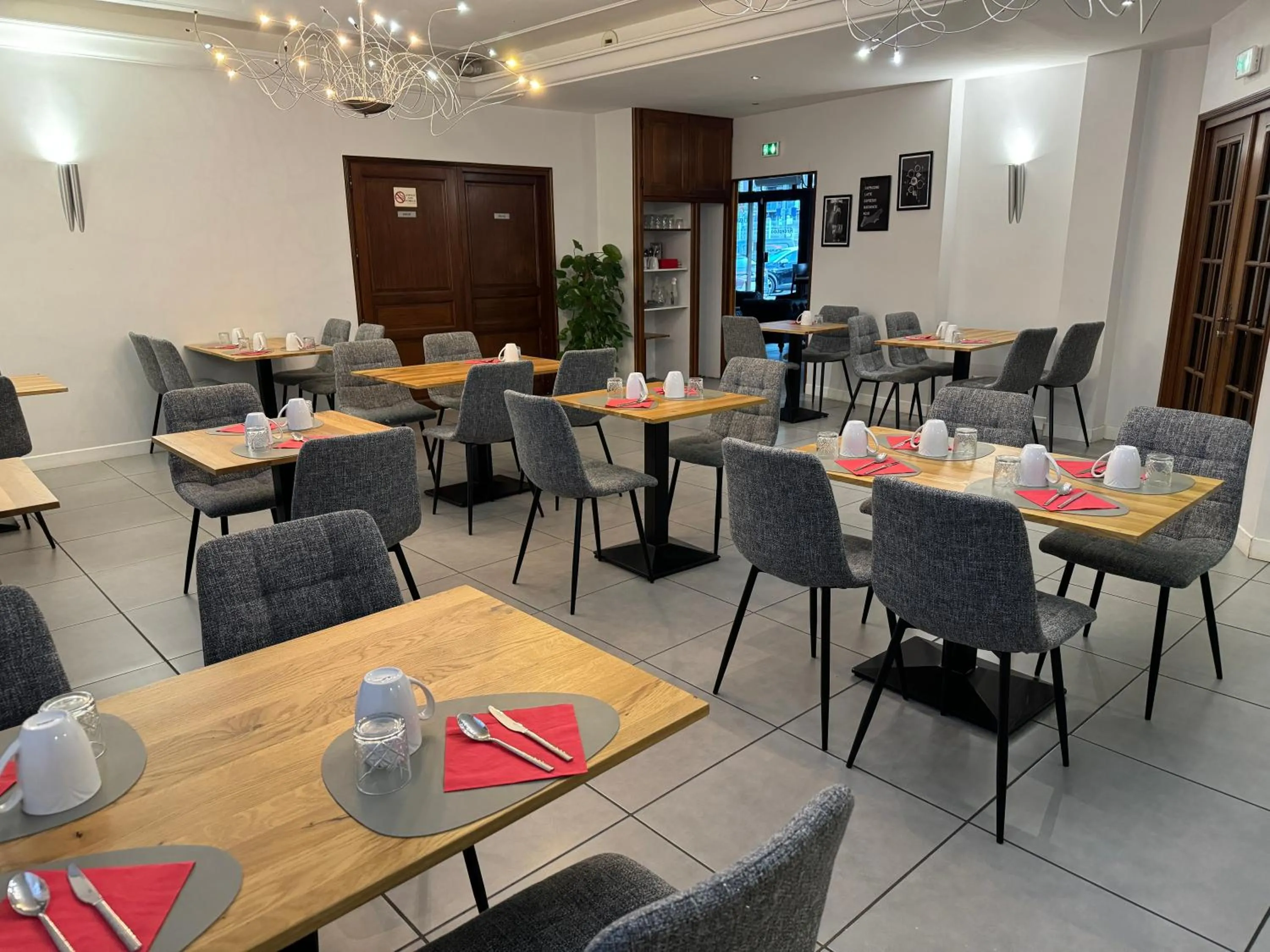 Breakfast in Cit'Hôtel le Welcome