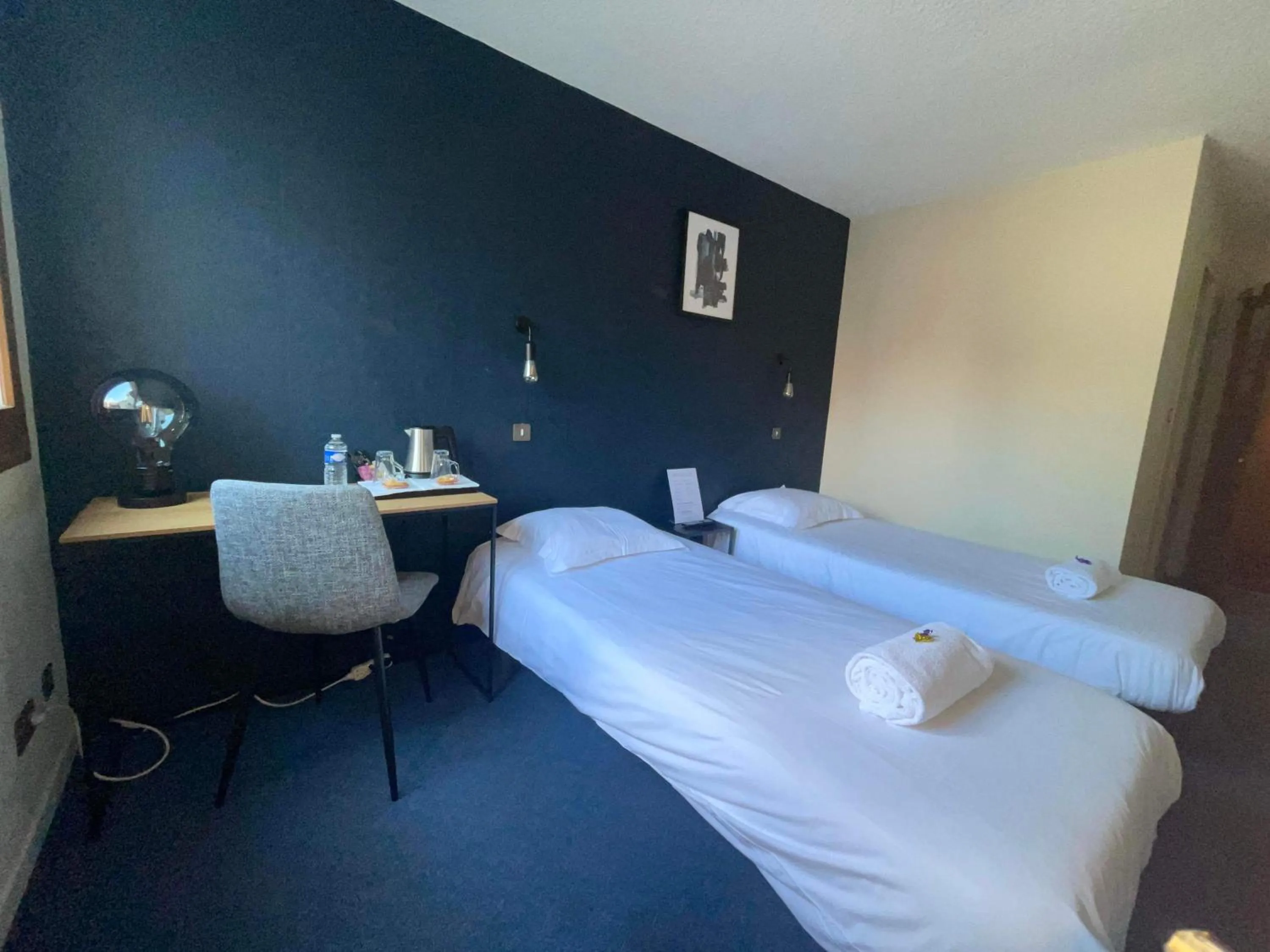 Bedroom in Cit'Hôtel le Welcome