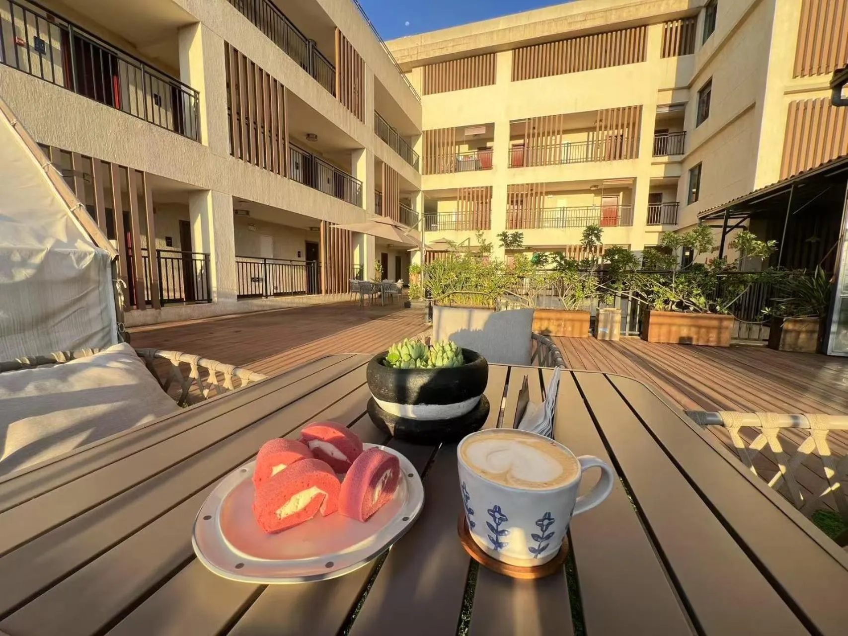 Coffee/tea facilities in Dmall Hotel