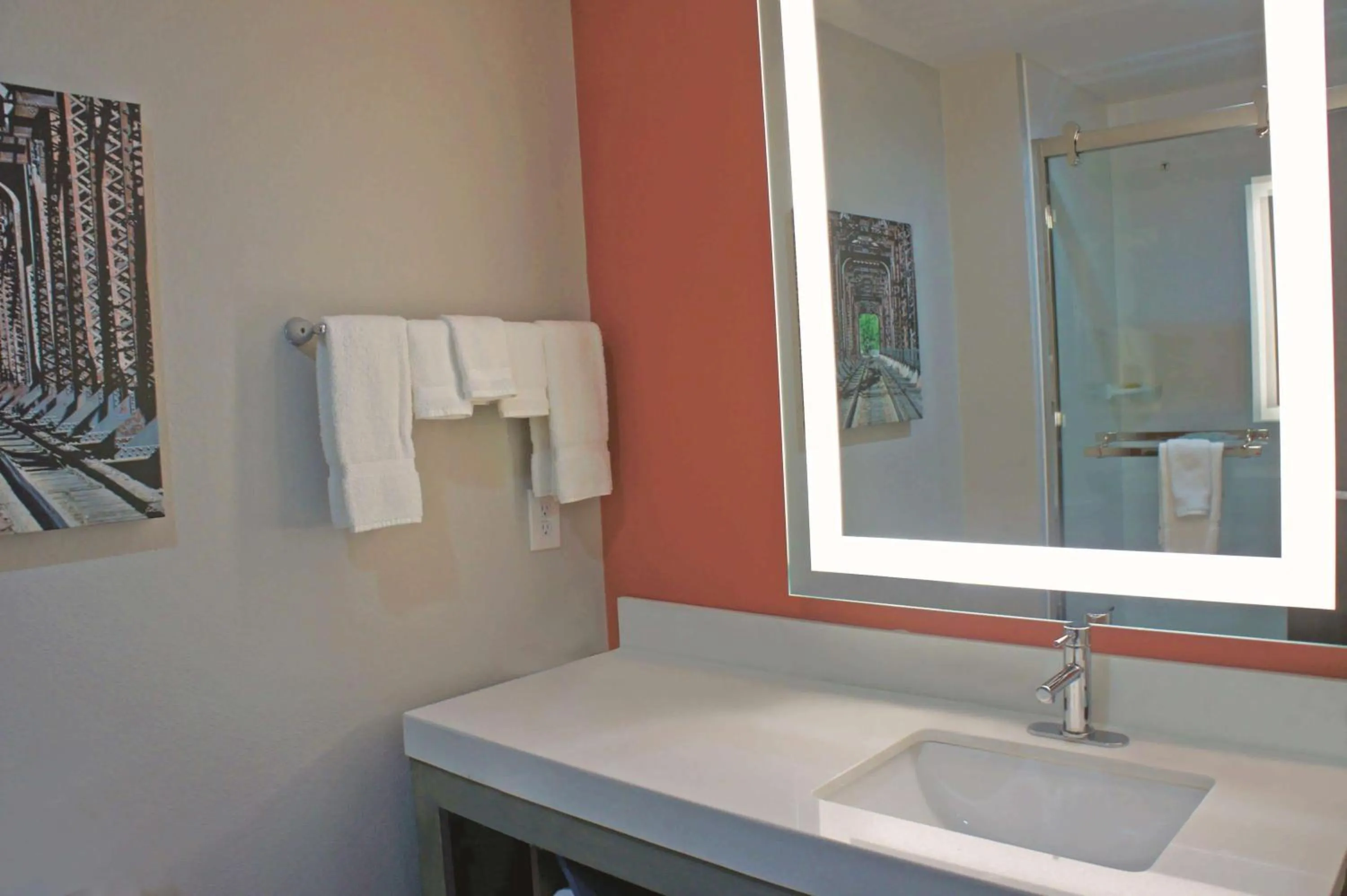 Photo of the whole room in La Quinta by Wyndham Pittsburg