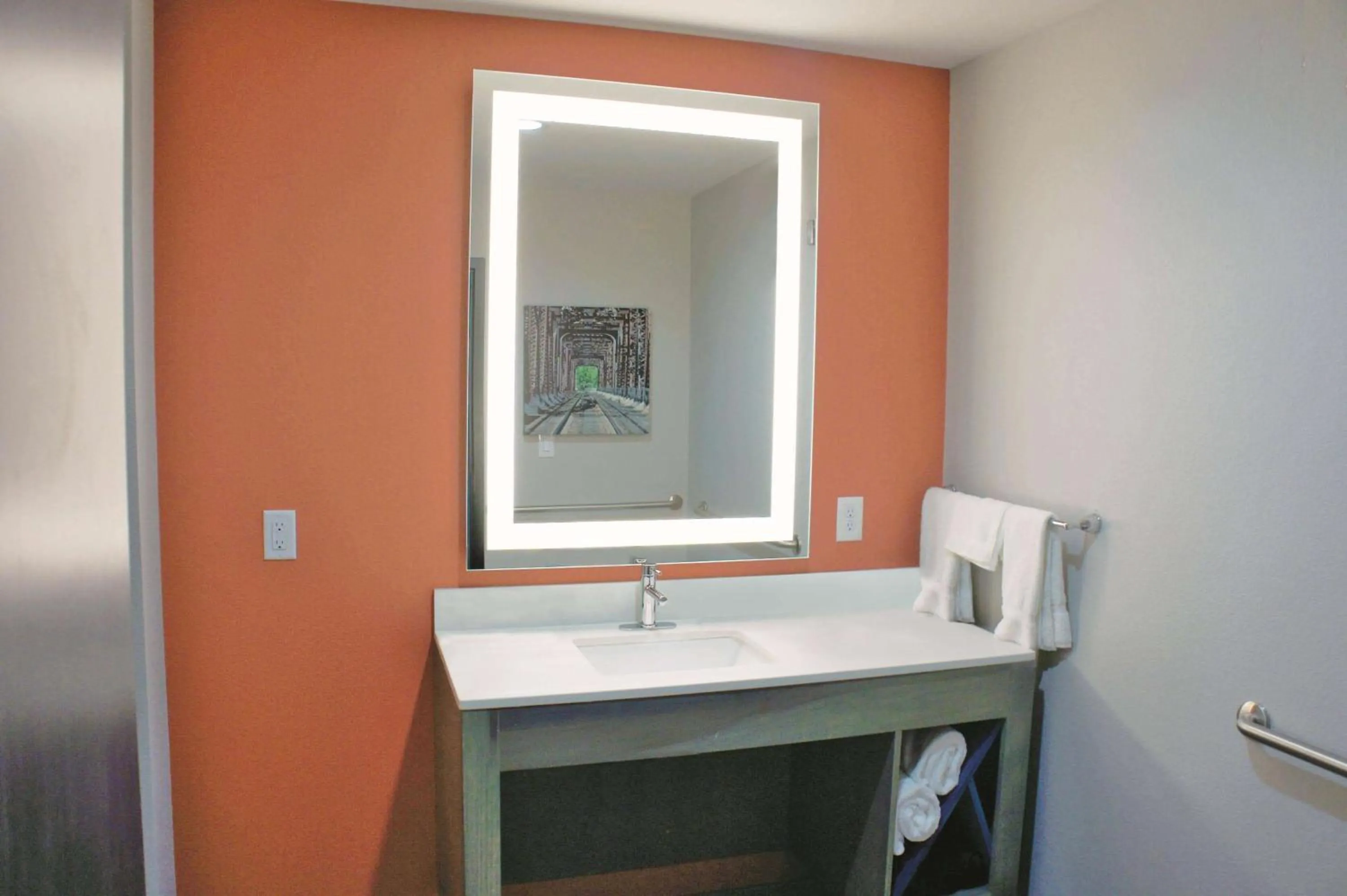 Photo of the whole room in La Quinta by Wyndham Pittsburg