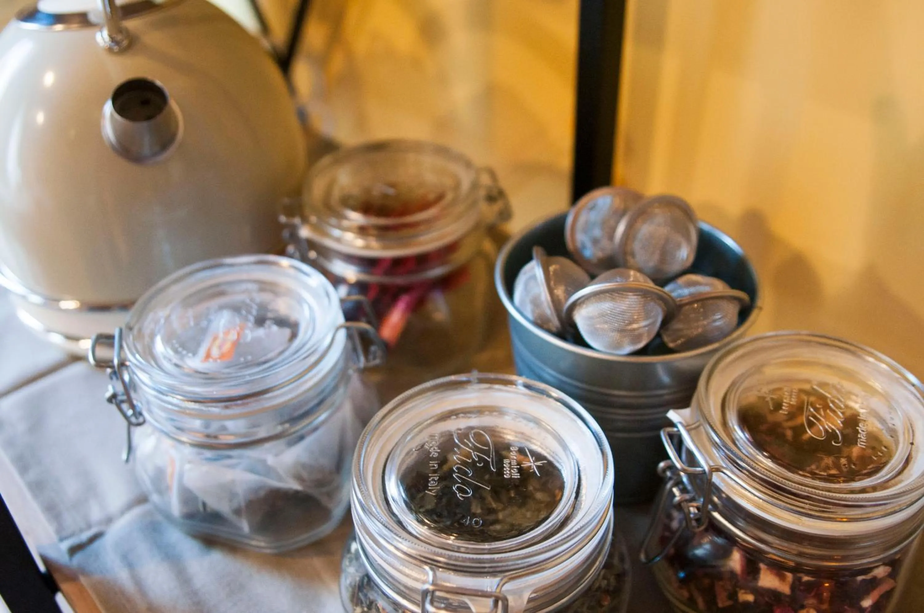 Coffee/tea facilities in Retrò B&B