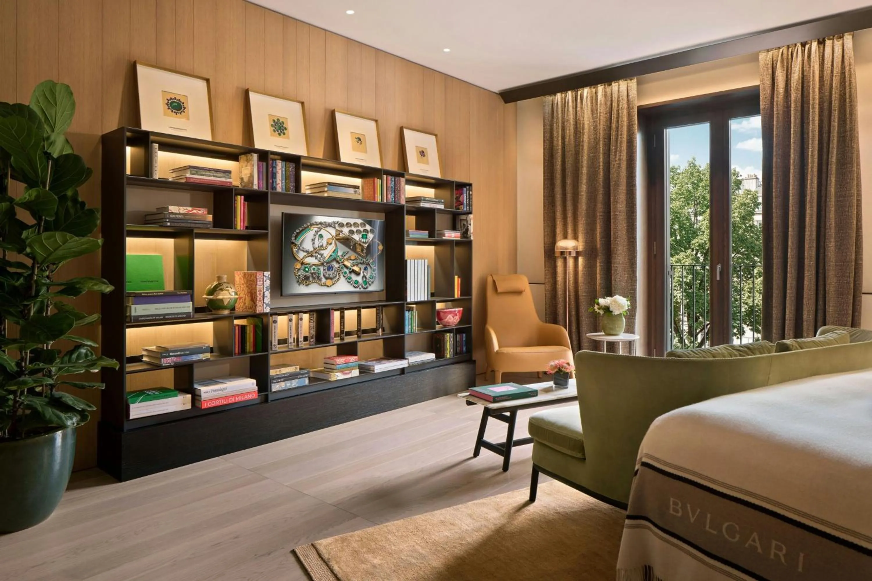 Photo of the whole room, Bed in Bvlgari Hotel Milano