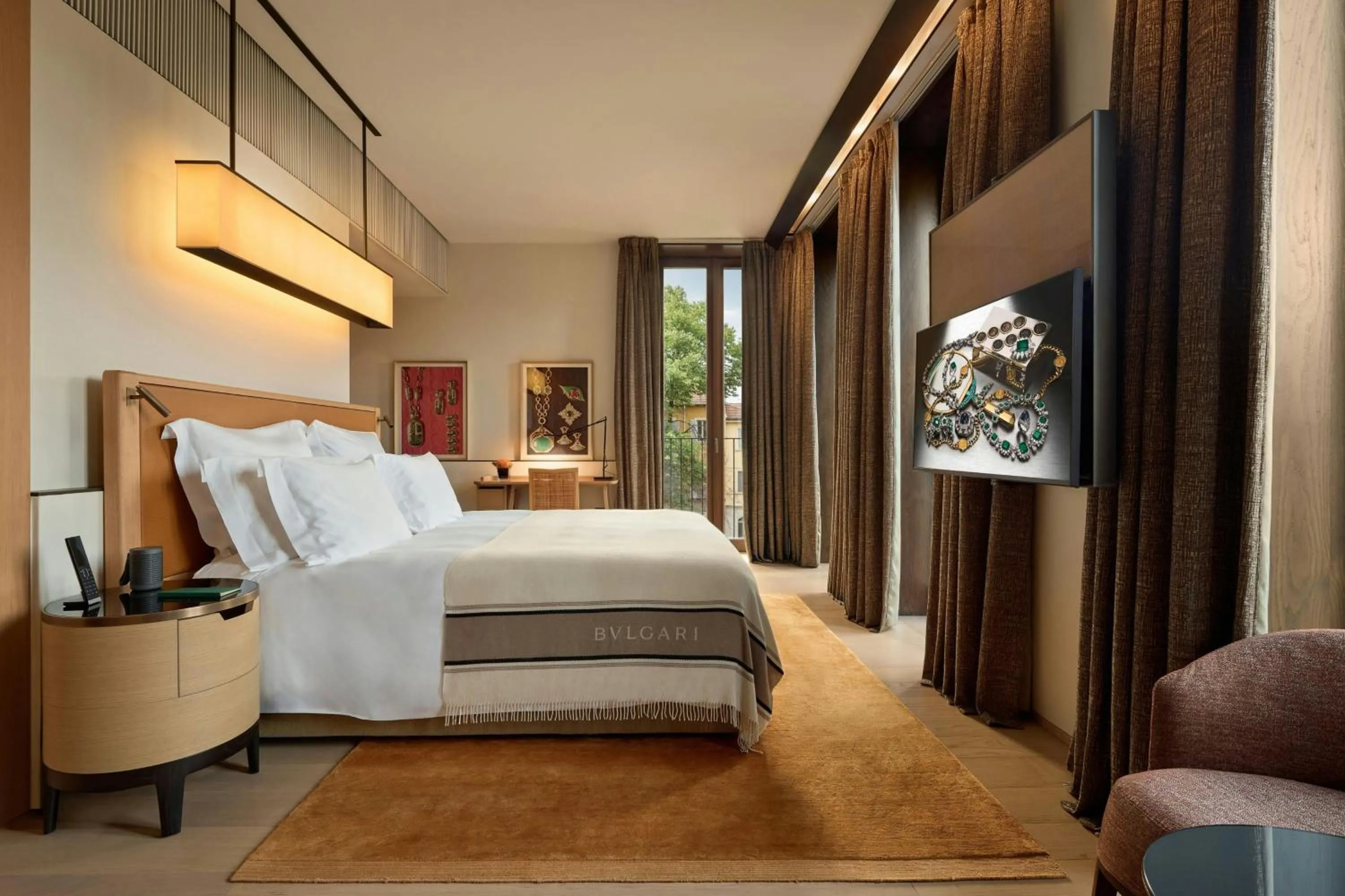 Photo of the whole room, Bed in Bvlgari Hotel Milano