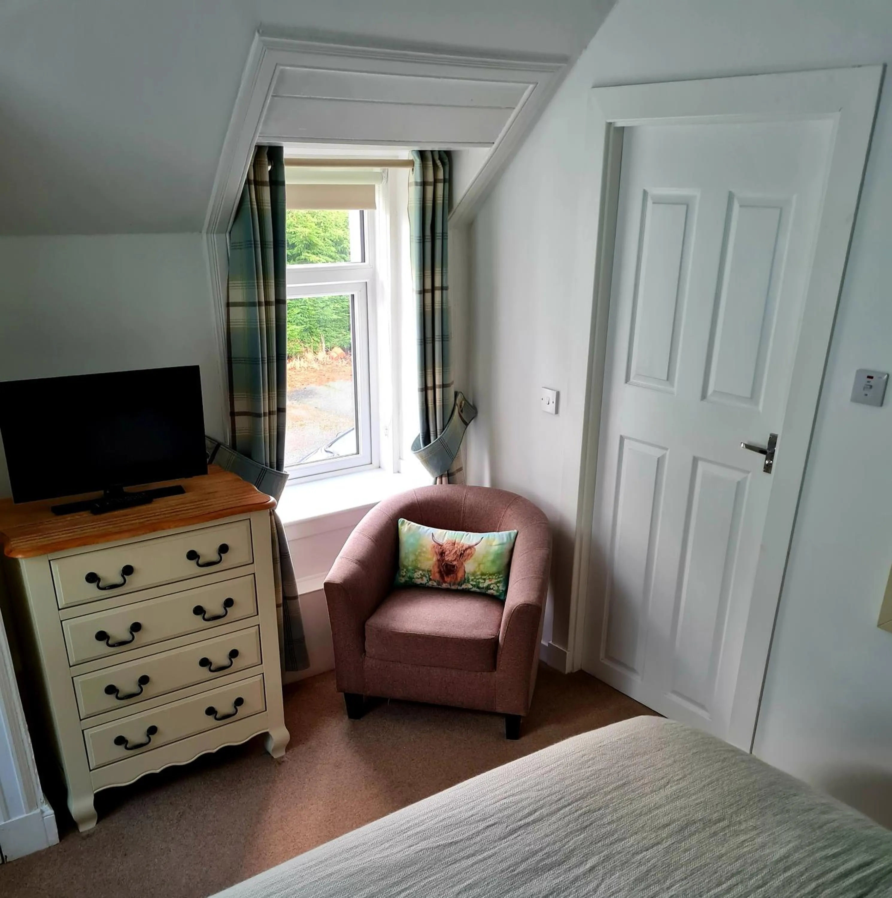 Seating area, Bed in Atholl House Skye