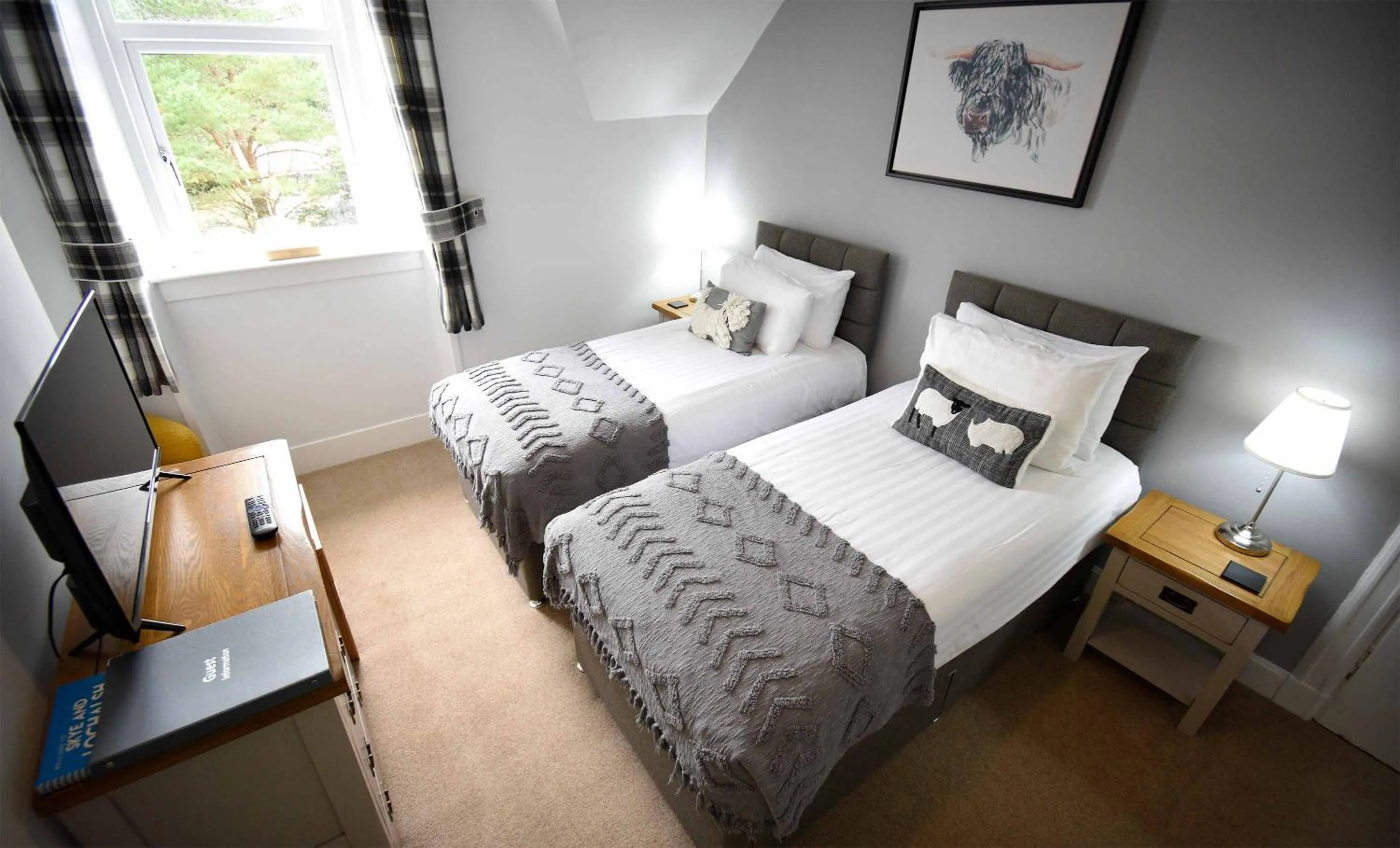 Bedroom, Bed in Atholl House Skye