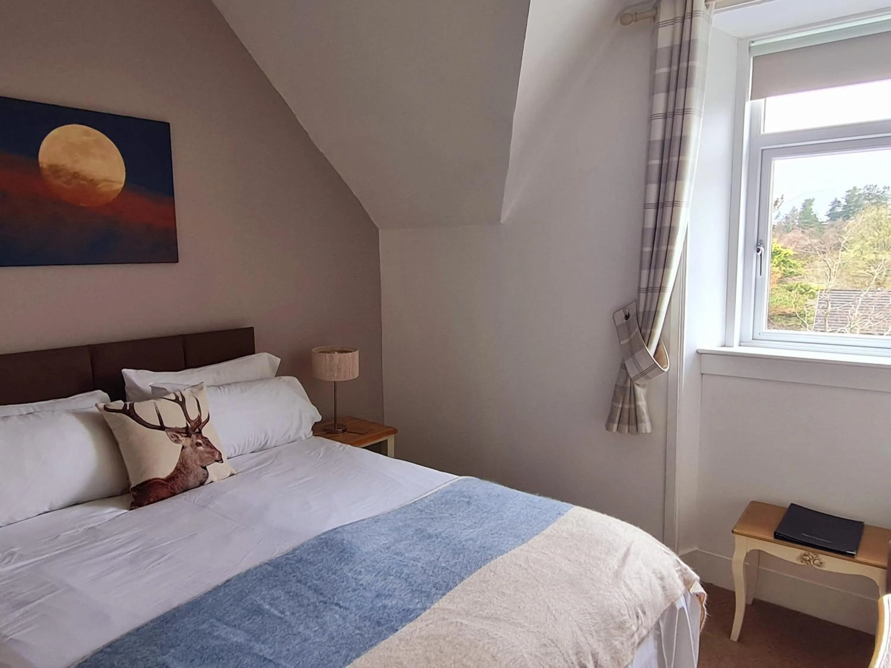 Bed in Atholl House Skye