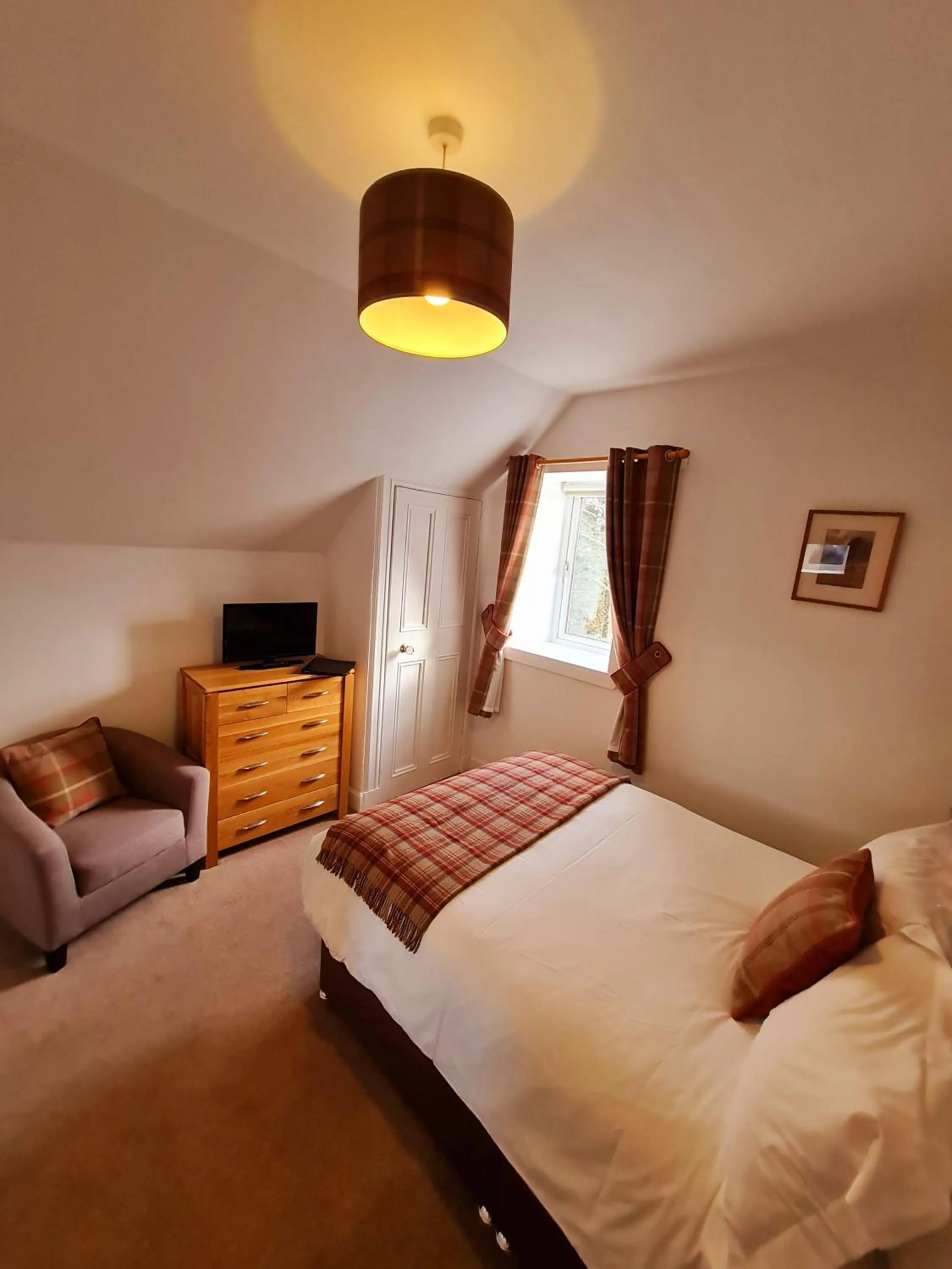 Bed in Atholl House Skye