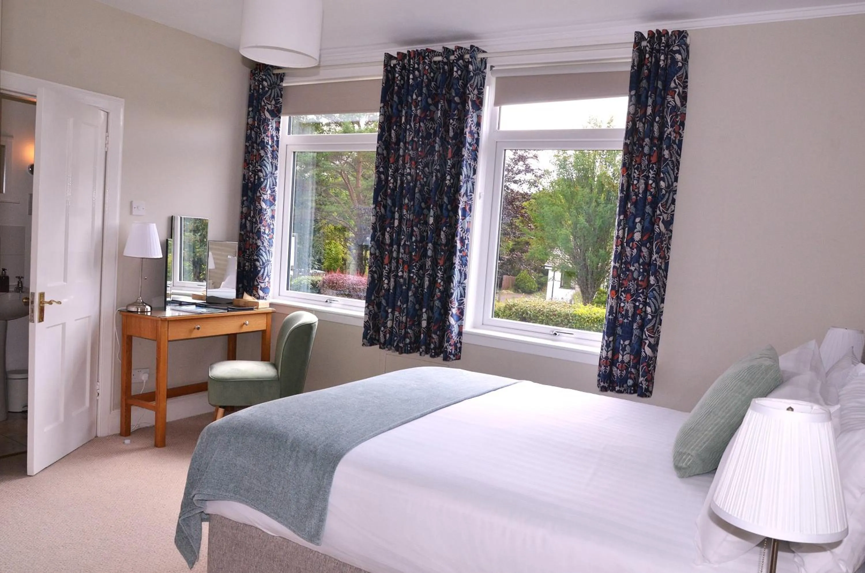 Bedroom, Bed in Atholl House Skye