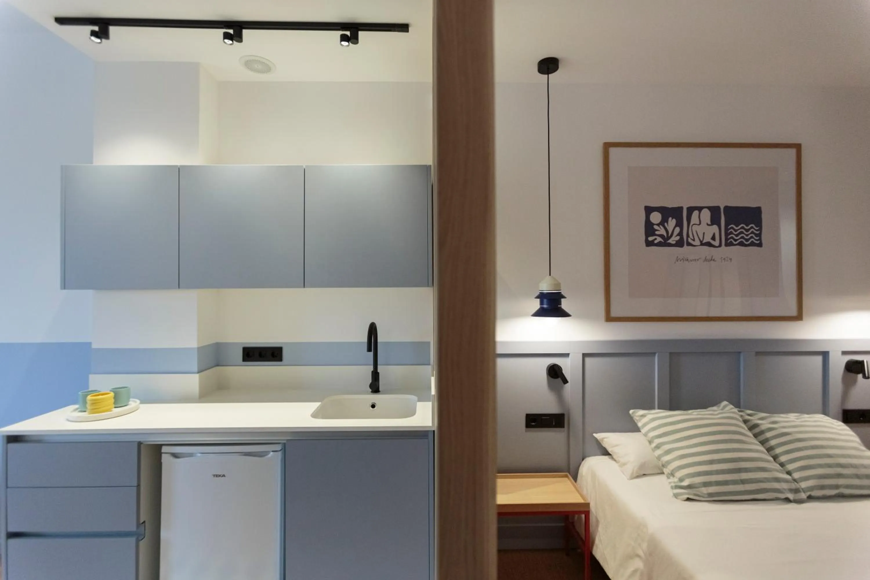 Kitchen or kitchenette, Bed in Hotel Miramar Valencia