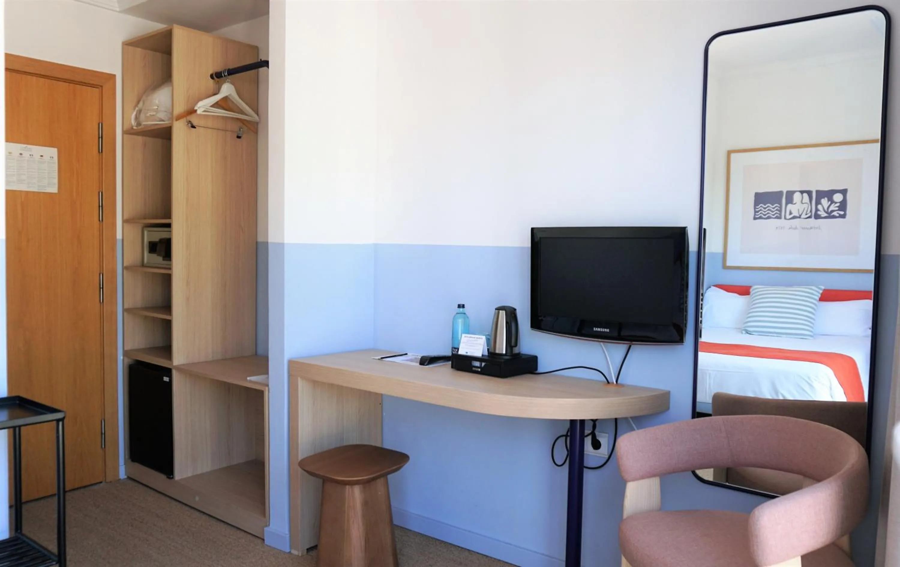 TV and multimedia in Hotel Miramar Valencia