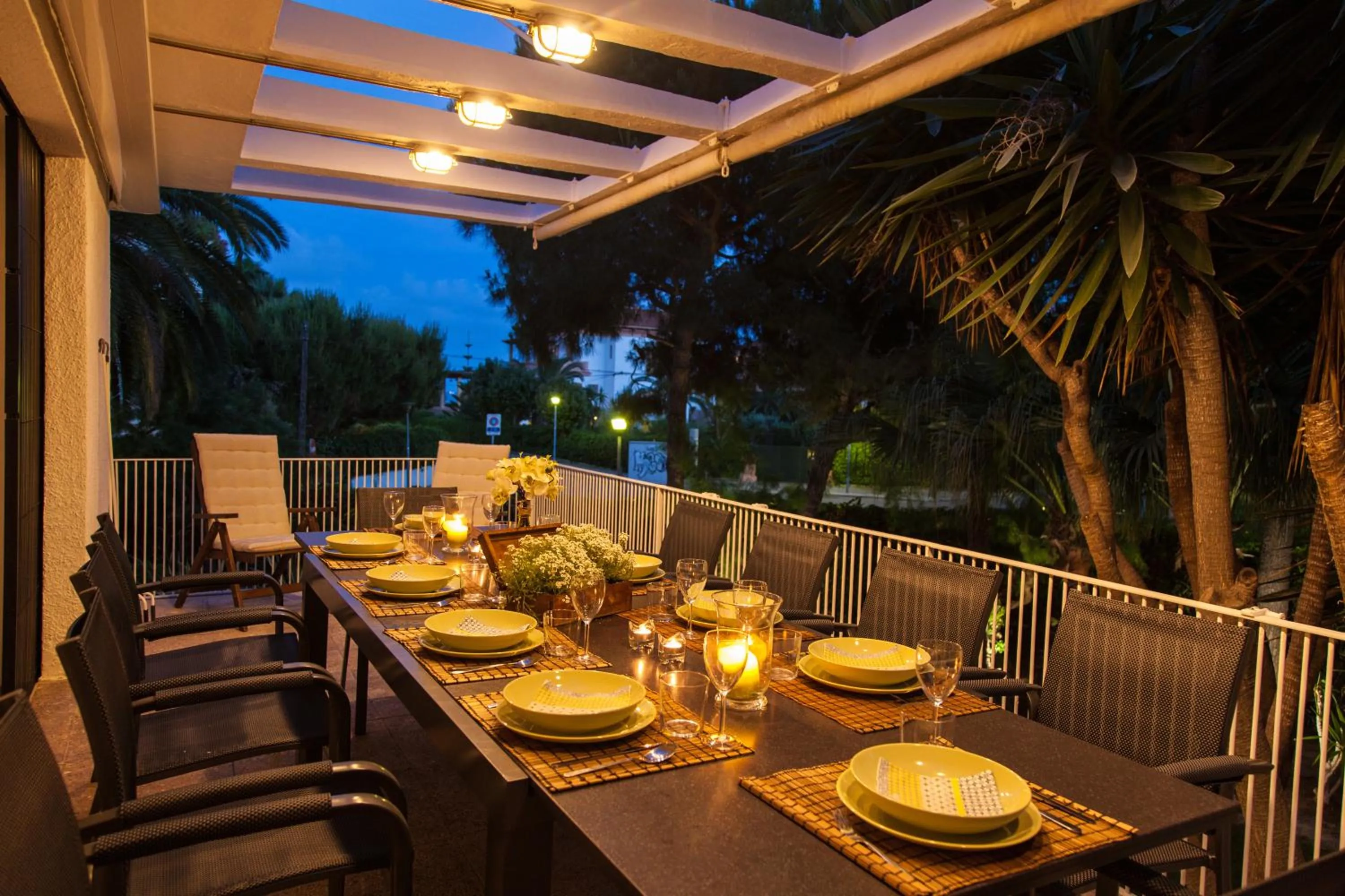 Night in Villa Sitges Tupinetti Beach at 1 min walk Amaizing Garden and View Center Sitges 5 minutes walk NO NEED CAR