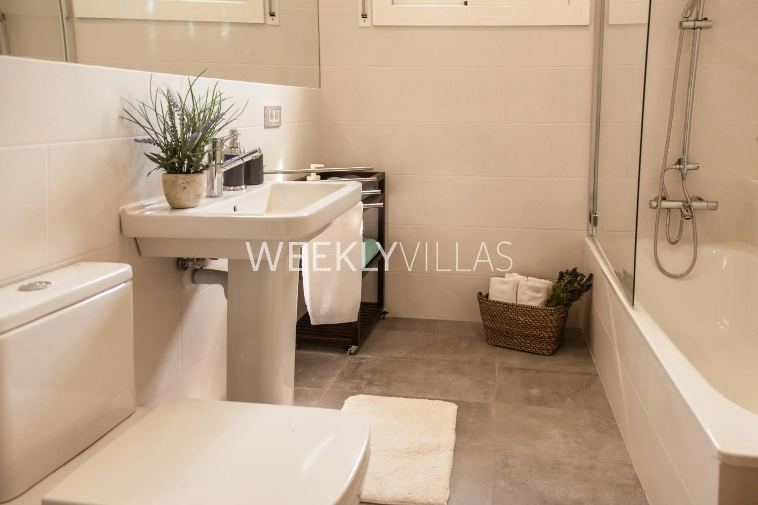 Bathroom in Villa Sitges Tupinetti Beach at 1 min walk Amaizing Garden and View Center Sitges 5 minutes walk NO NEED CAR