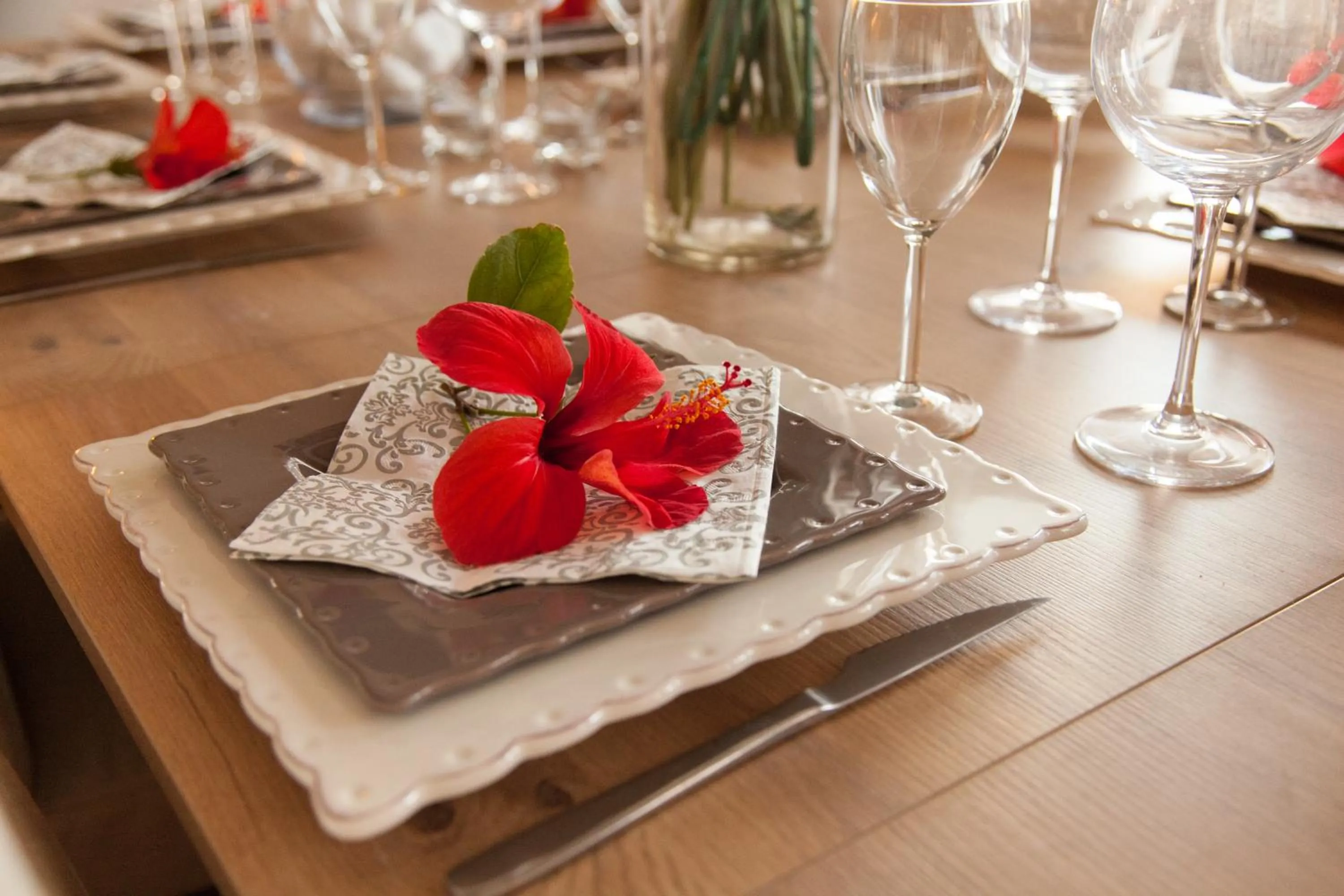 Meals in Villa Sitges Tupinetti Beach at 1 min walk Amaizing Garden and View Center Sitges 5 minutes walk NO NEED CAR