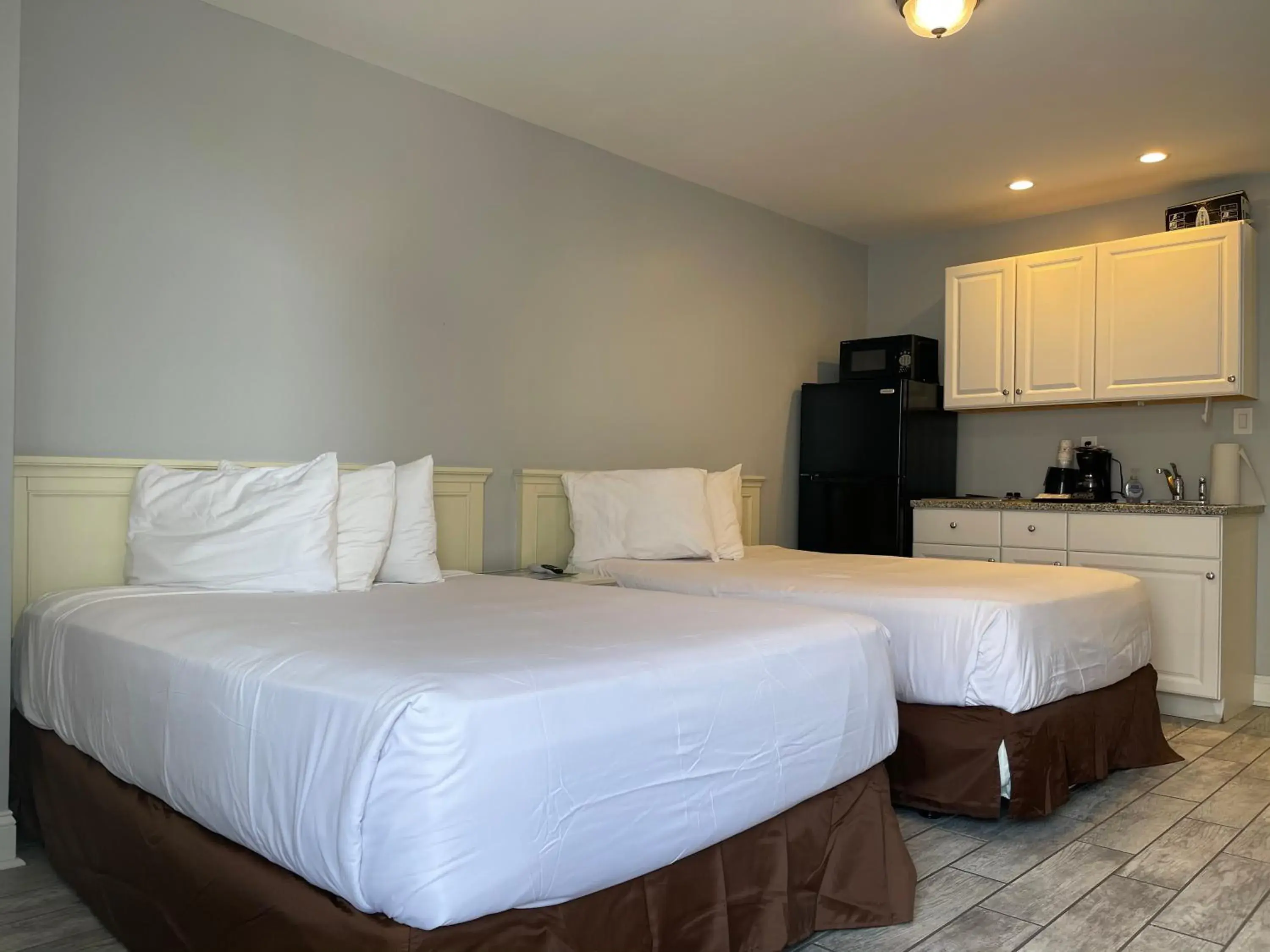 Double Room with Kitchenette in Rio Motel and Suites Wildwood Beach & Boardwalk Double Room with Kitchenette in Rio Motel and Suites Wildwood Beach & Boardwalk