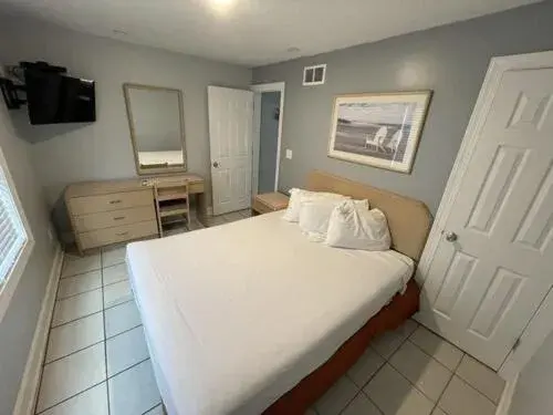 Two-Bedroom Suite with Kitchen in Rio Motel and Suites Wildwood Beach & Boardwalk Two-Bedroom Suite with Kitchen in Rio Motel and Suites Wildwood Beach & Boardwalk