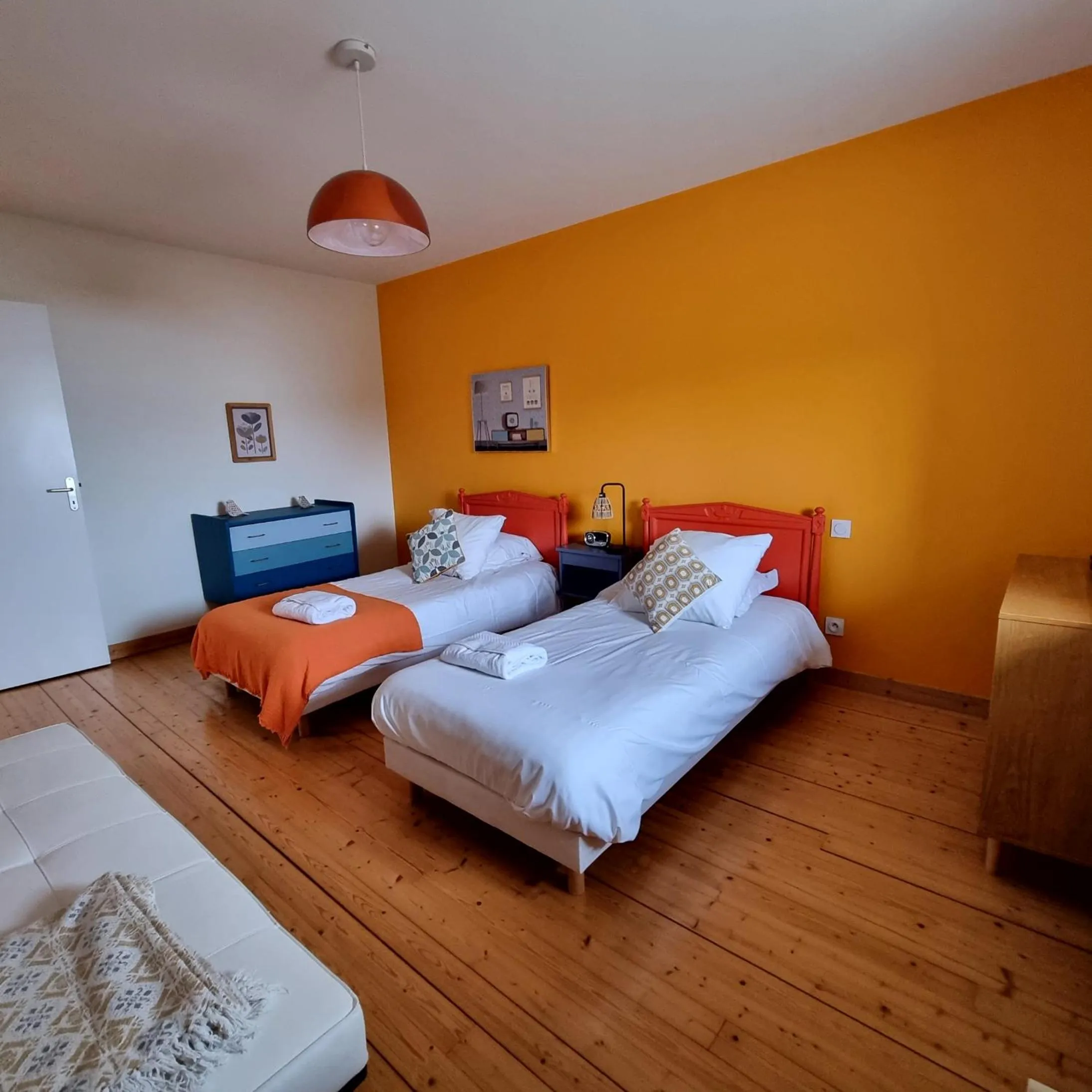 Photo of the whole room, Bed in Mon Pré Vert