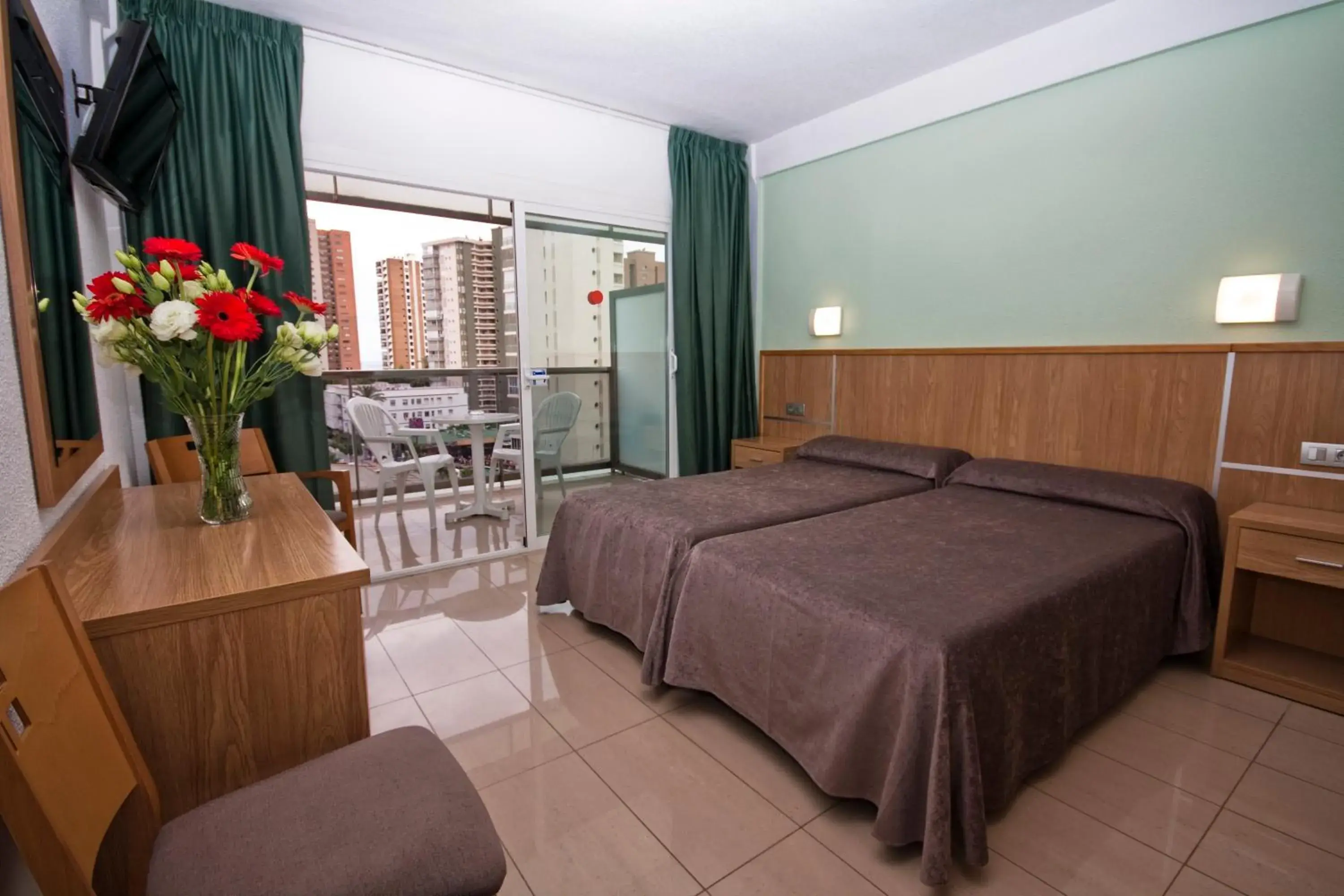 Twin Room with Pool View in Hotel Perla Twin Room with Pool View in Hotel Perla