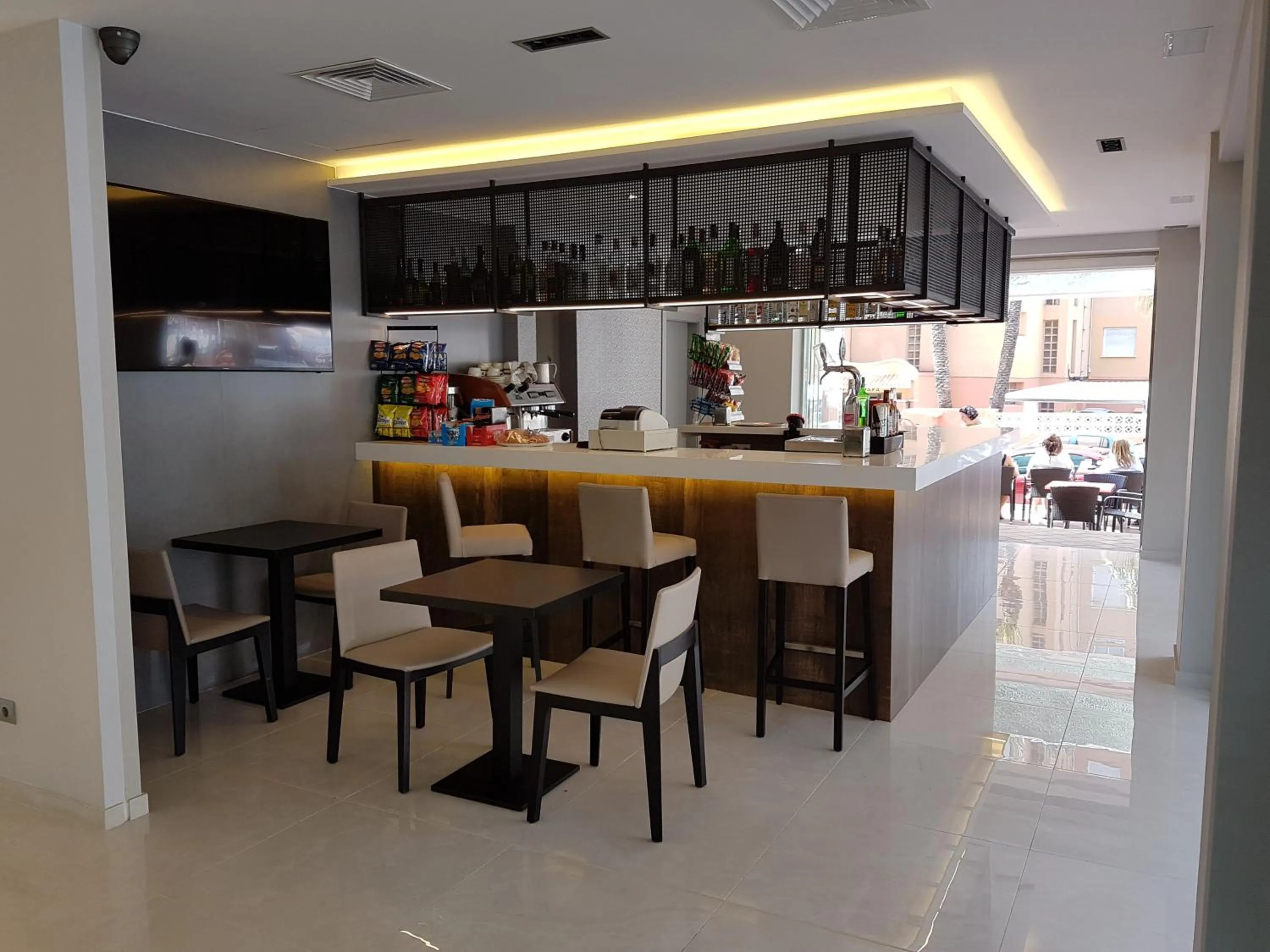 Lounge or bar in Hotel Perla