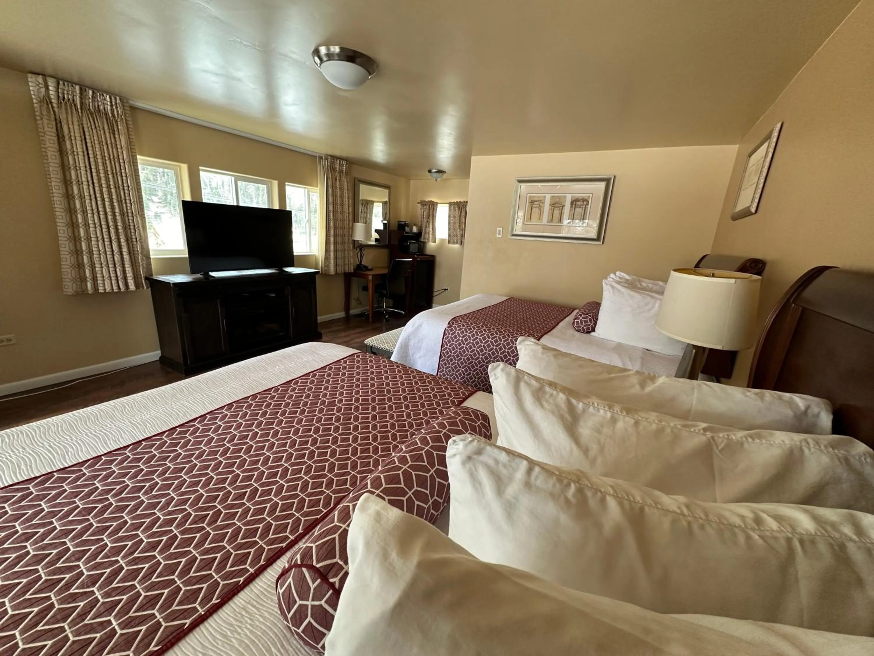 Bedroom, Bed in Abram Inn & Suites