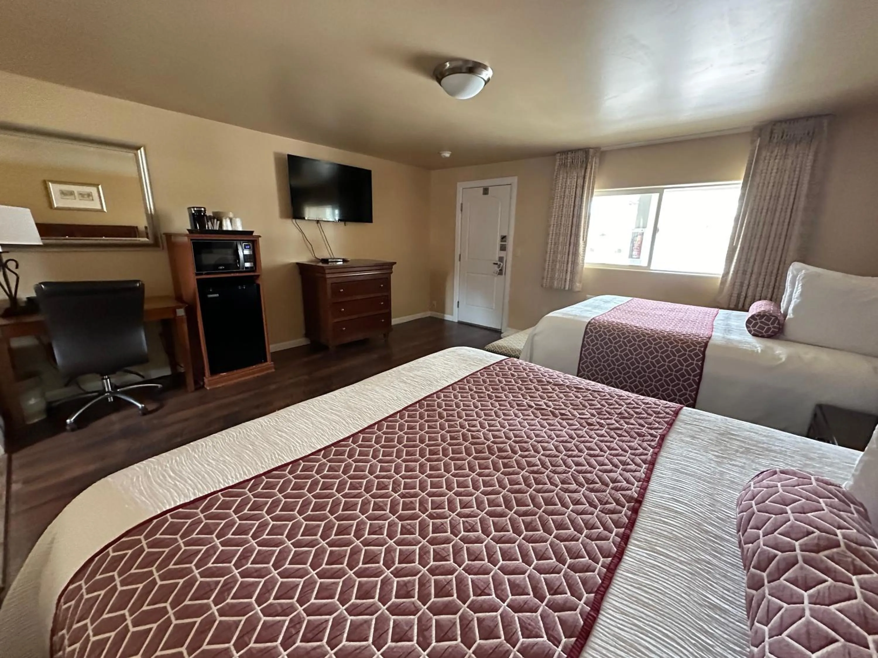 Bedroom, Bed in Abram Inn & Suites