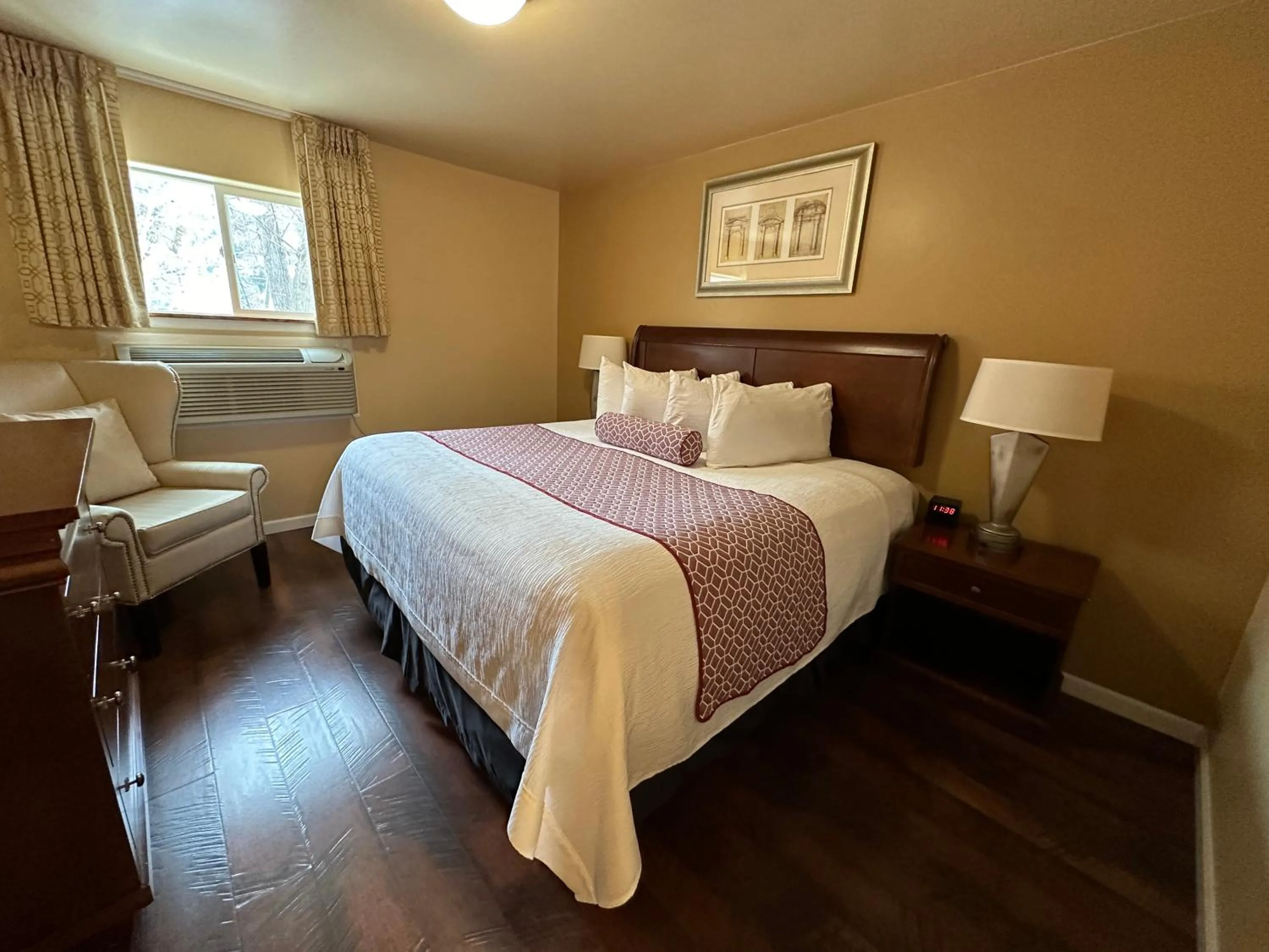 Bedroom, Bed in Abram Inn & Suites