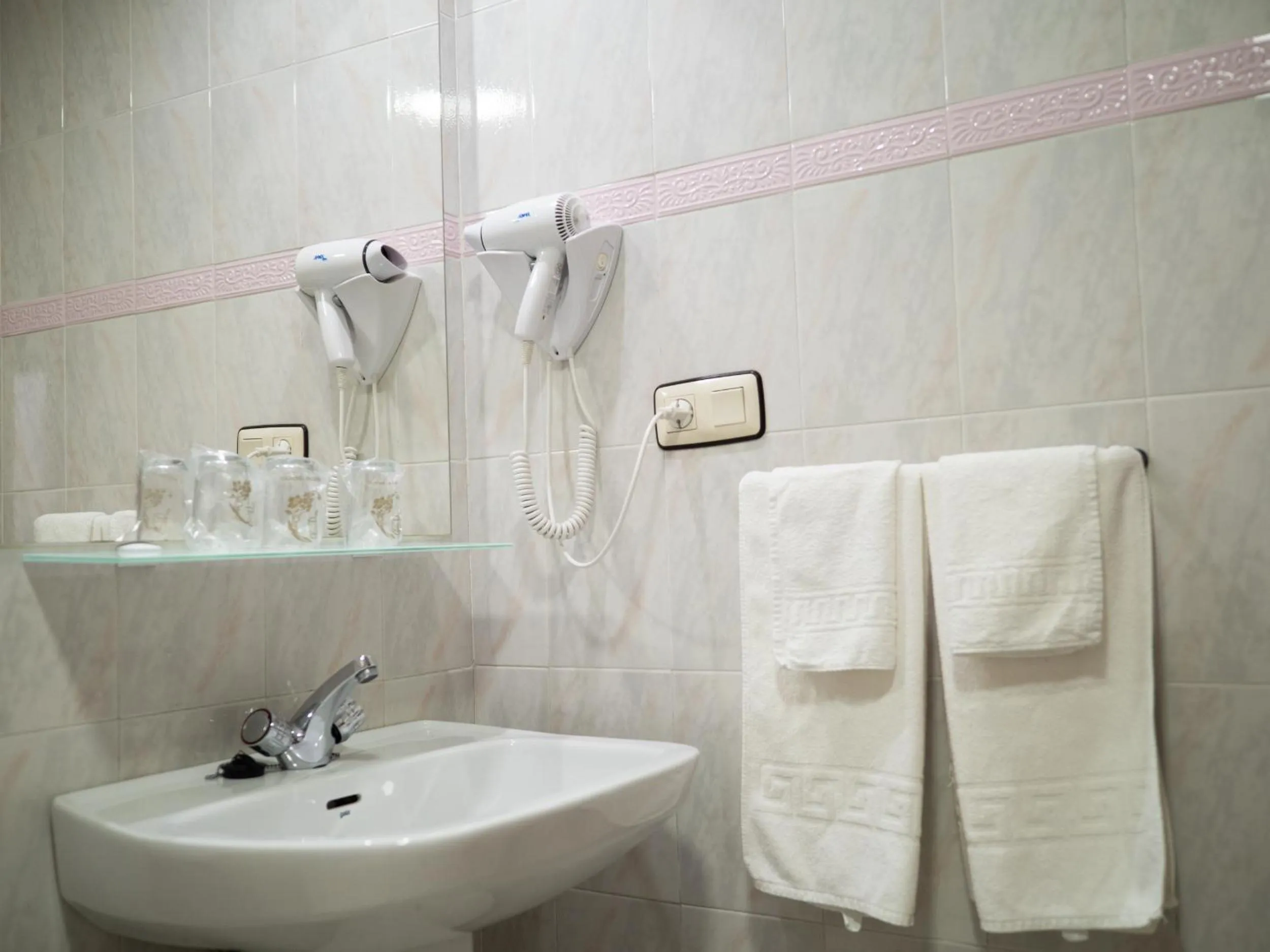 Toilet in Hotel Quino