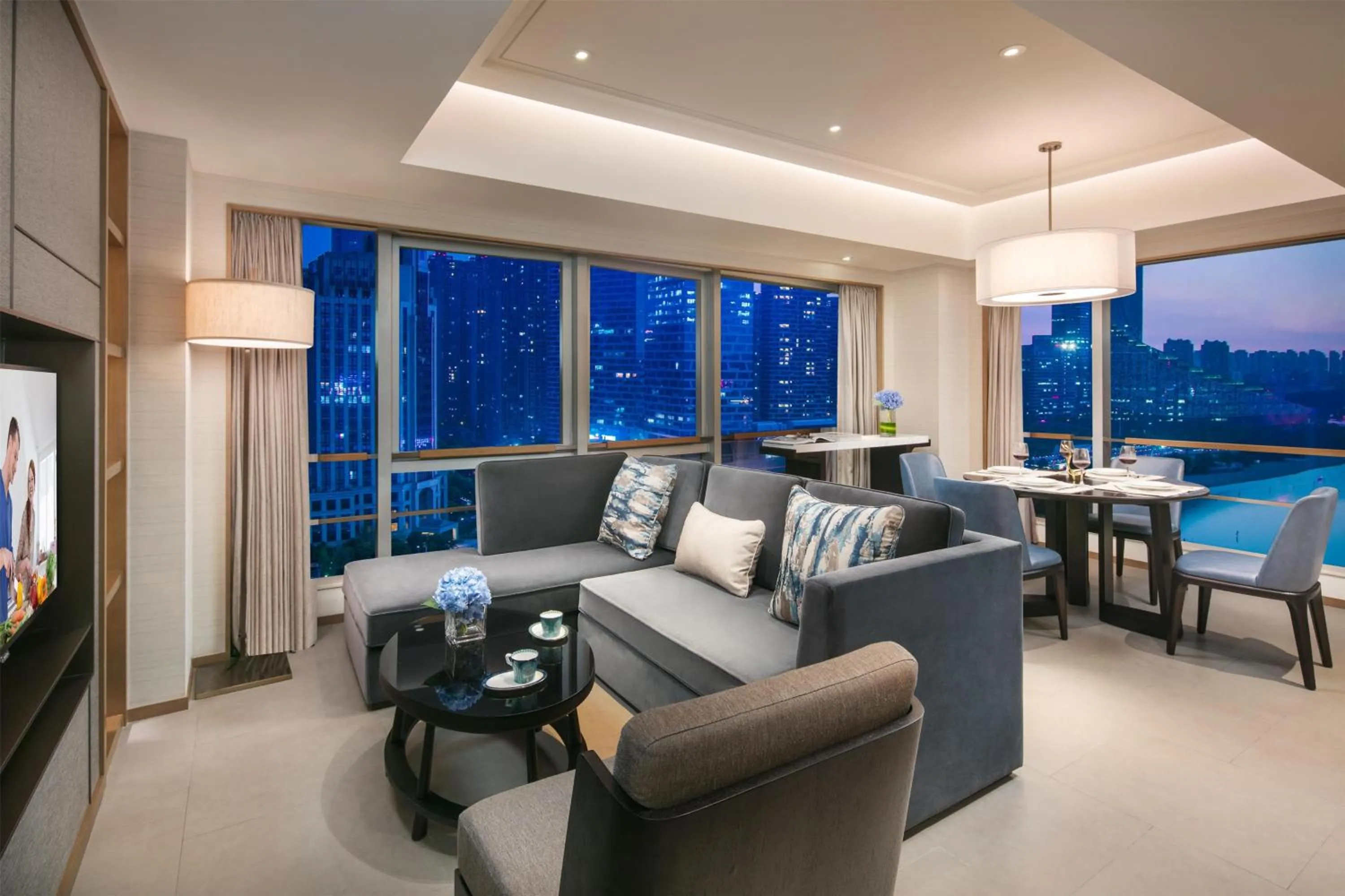 Bedroom in Somerset Swan Lake Hefei