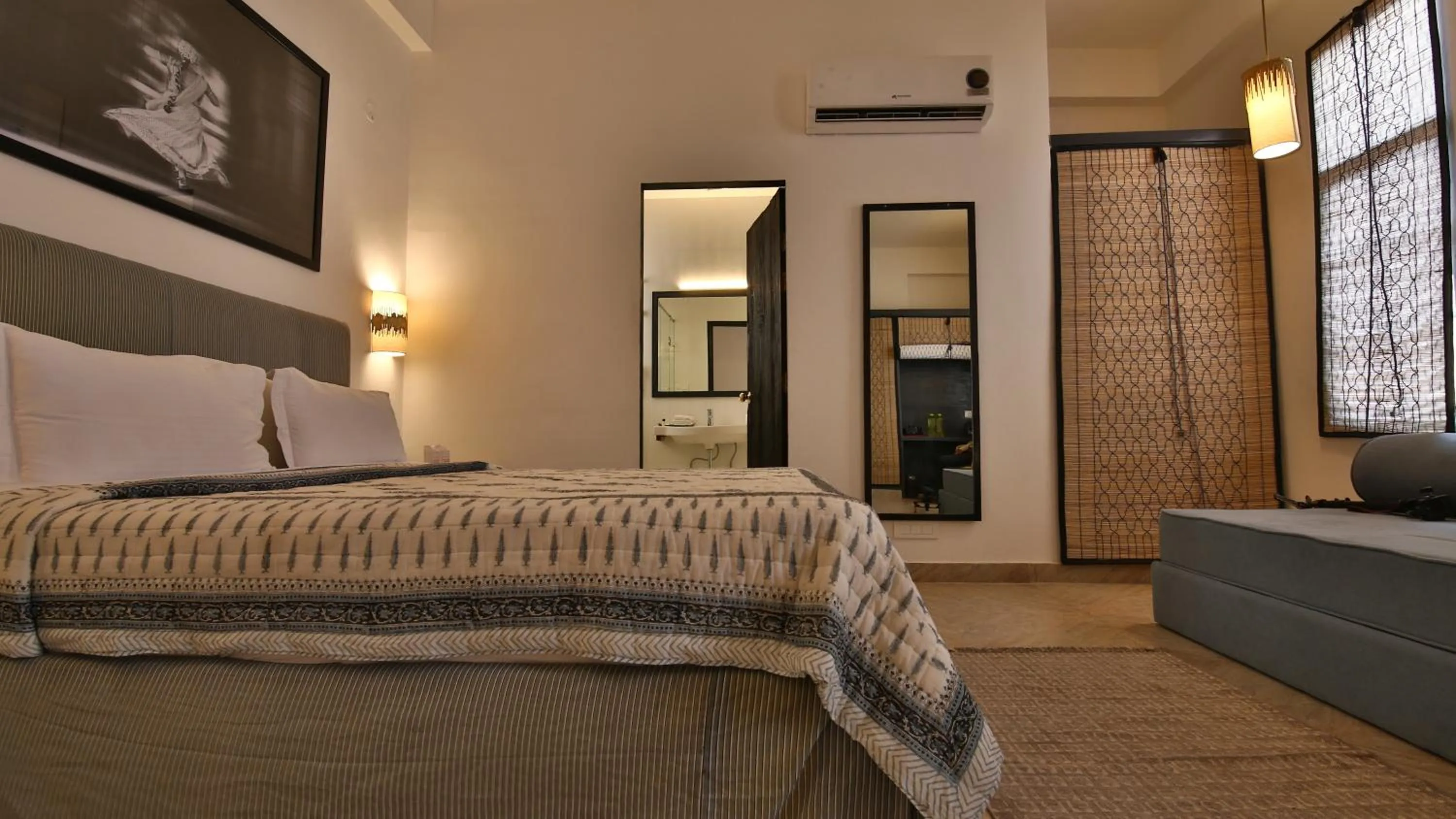 Photo of the whole room, Bed in Villa 243