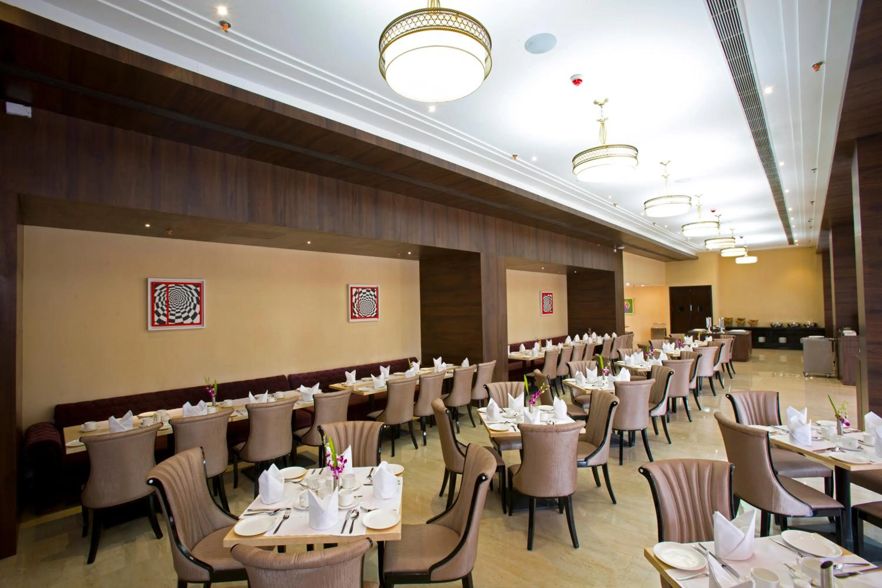 Restaurant/places to eat in Golden Suites Gurgaon Inde Hotels