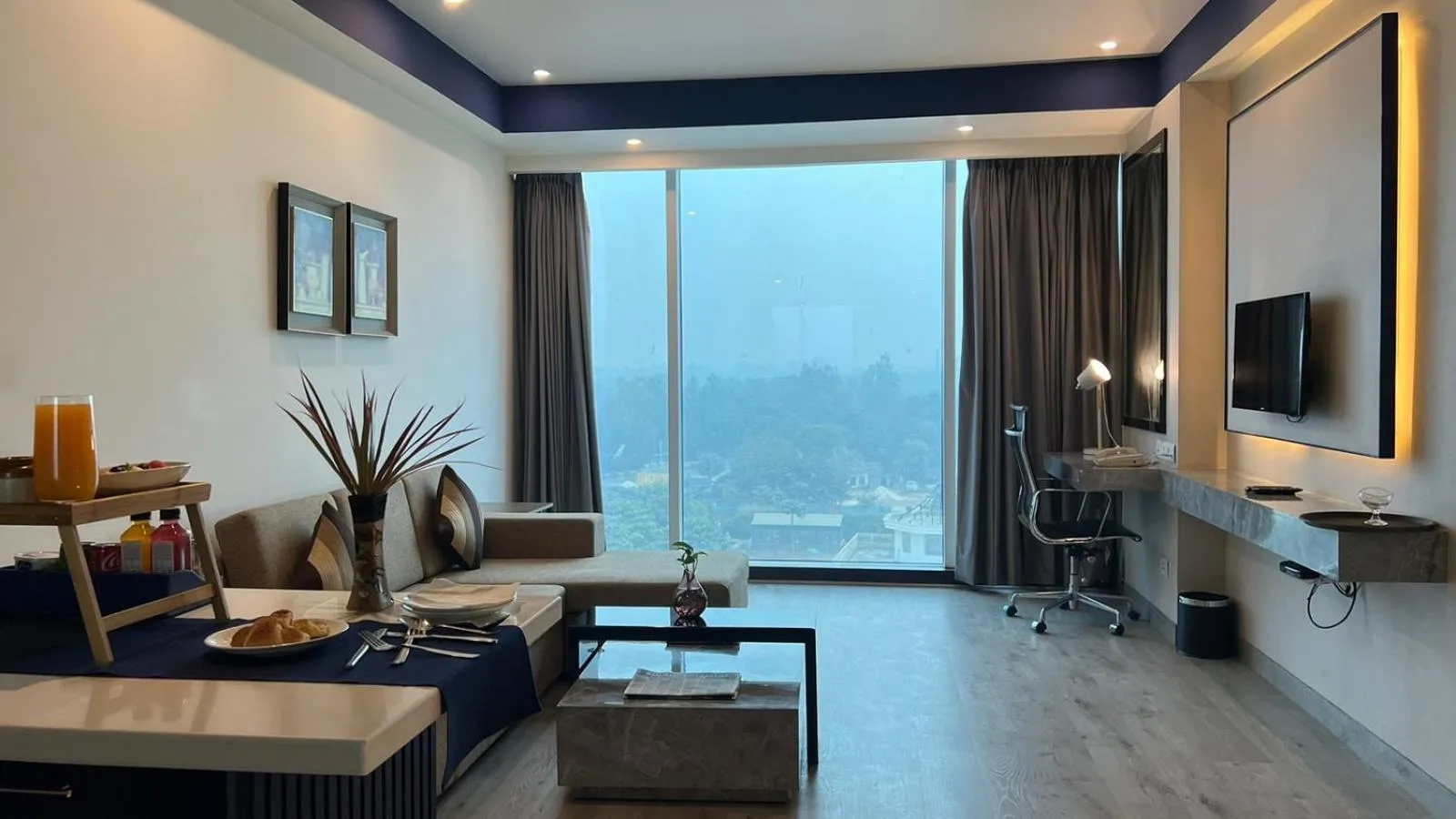 Seating area in Golden Suites Gurgaon Inde Hotels