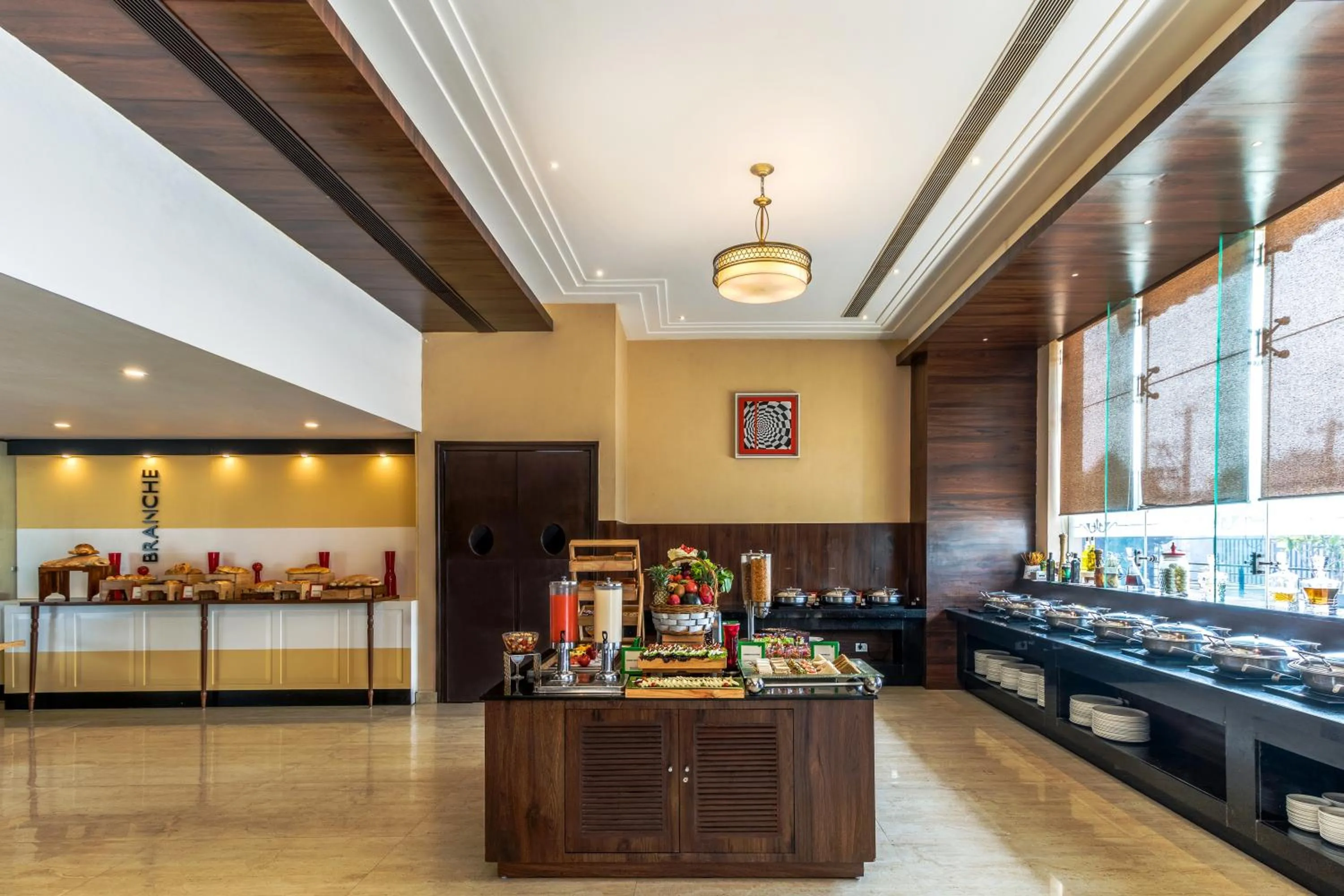 Restaurant/places to eat in Golden Suites Gurgaon Inde Hotels