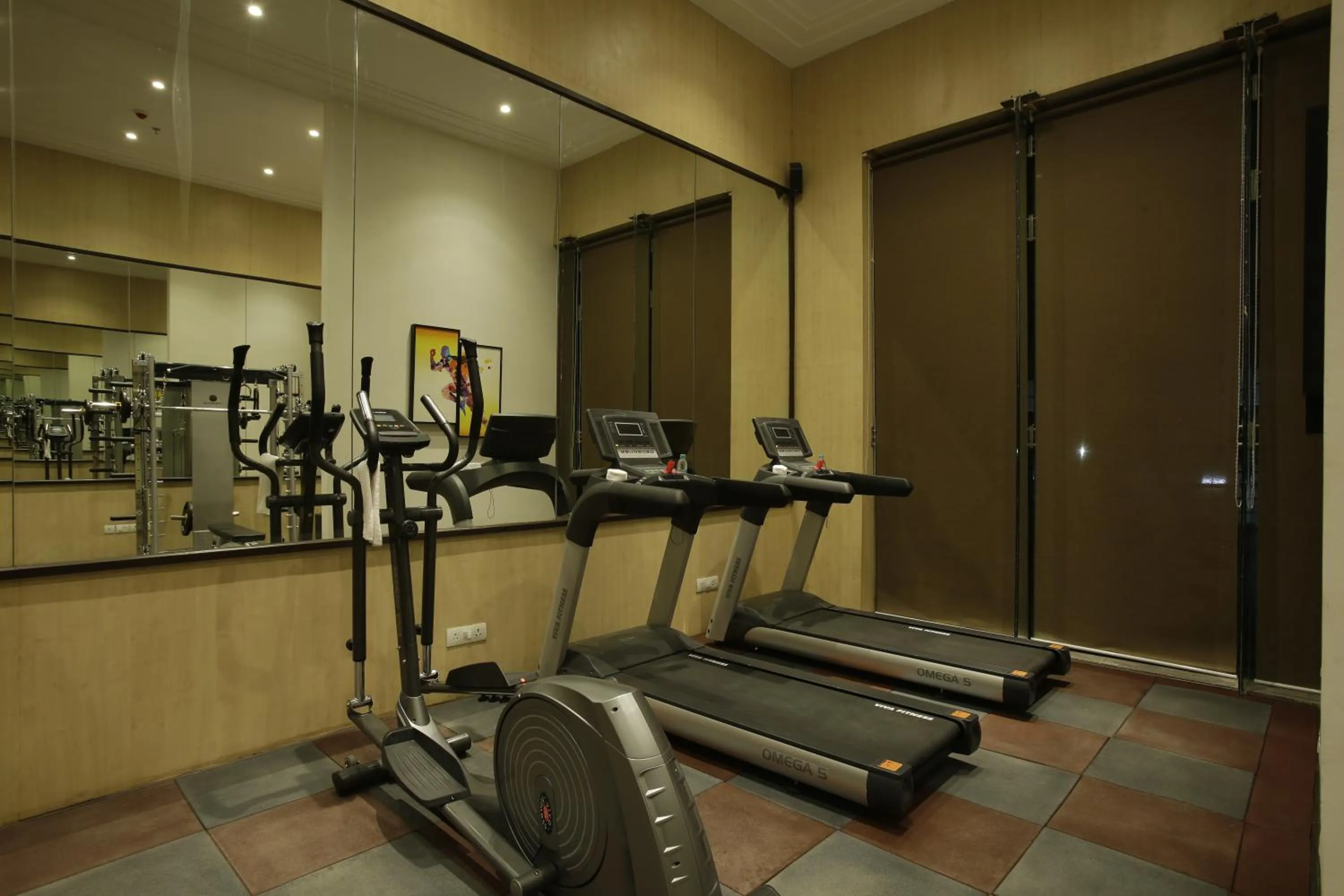 Fitness centre/facilities in Golden Suites Gurgaon Inde Hotels